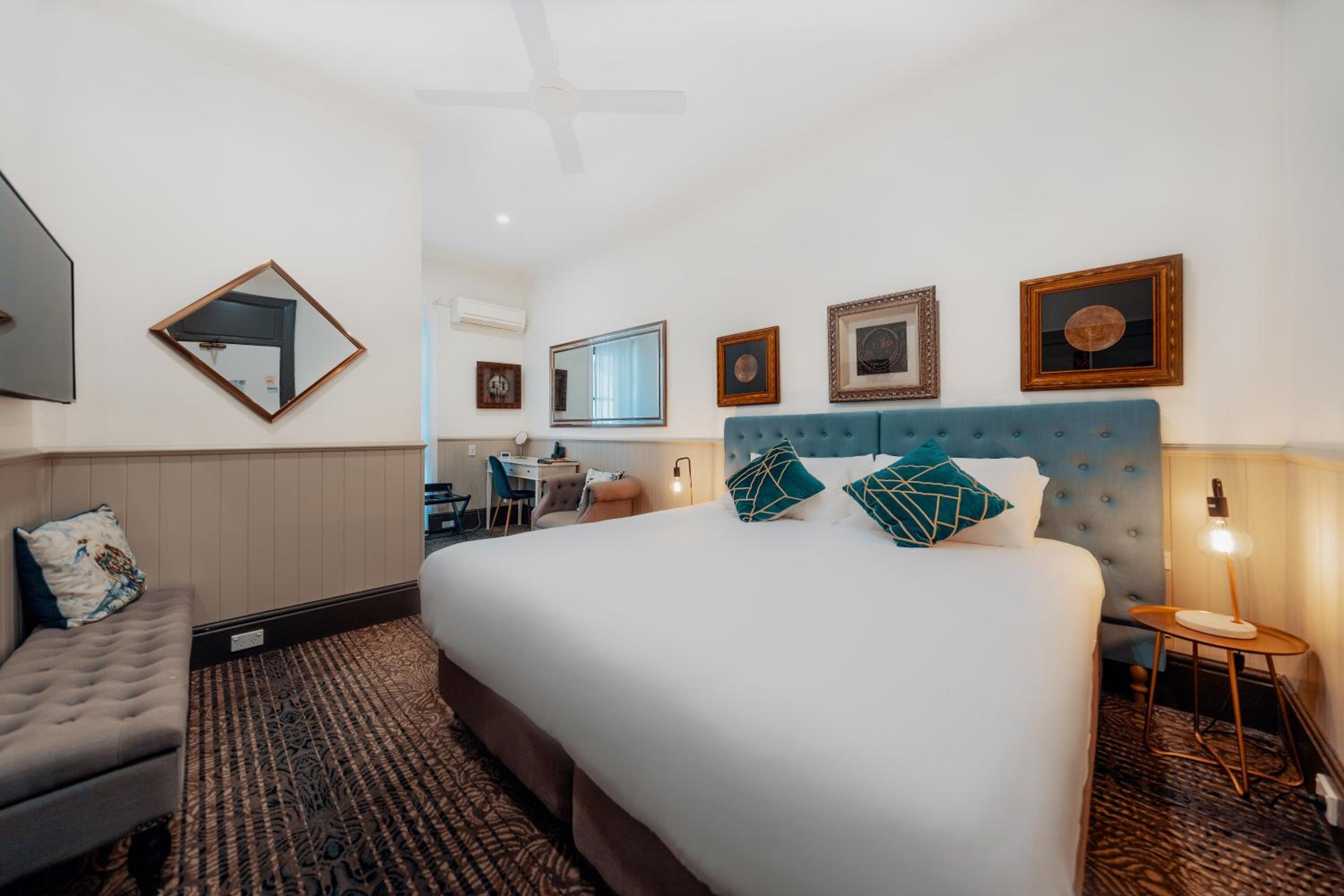 King or Twin Room with Private Bathroom