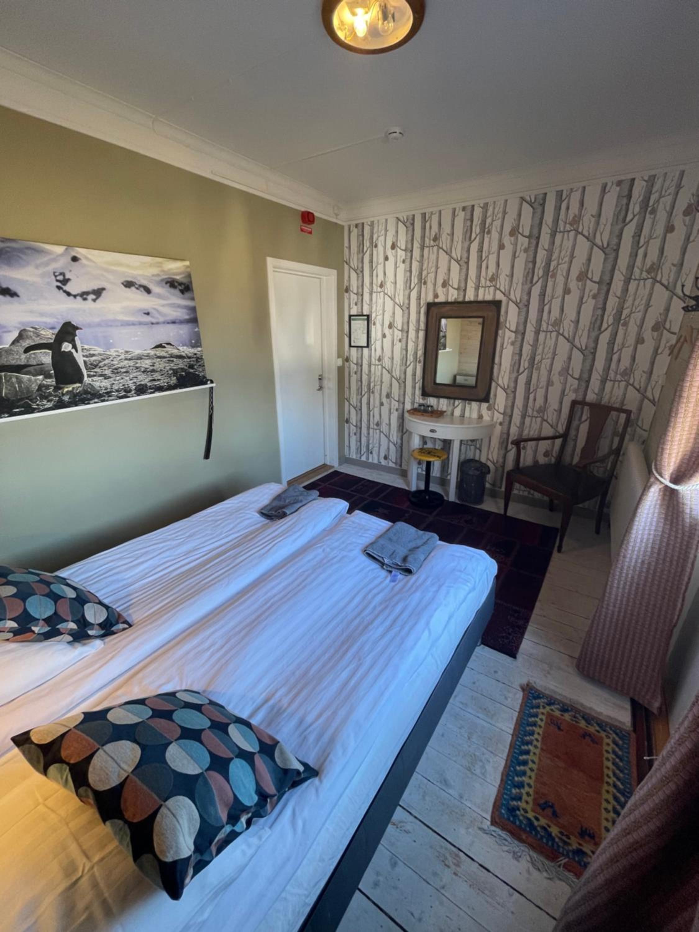 Double Room with Shared Bathroom photo 2