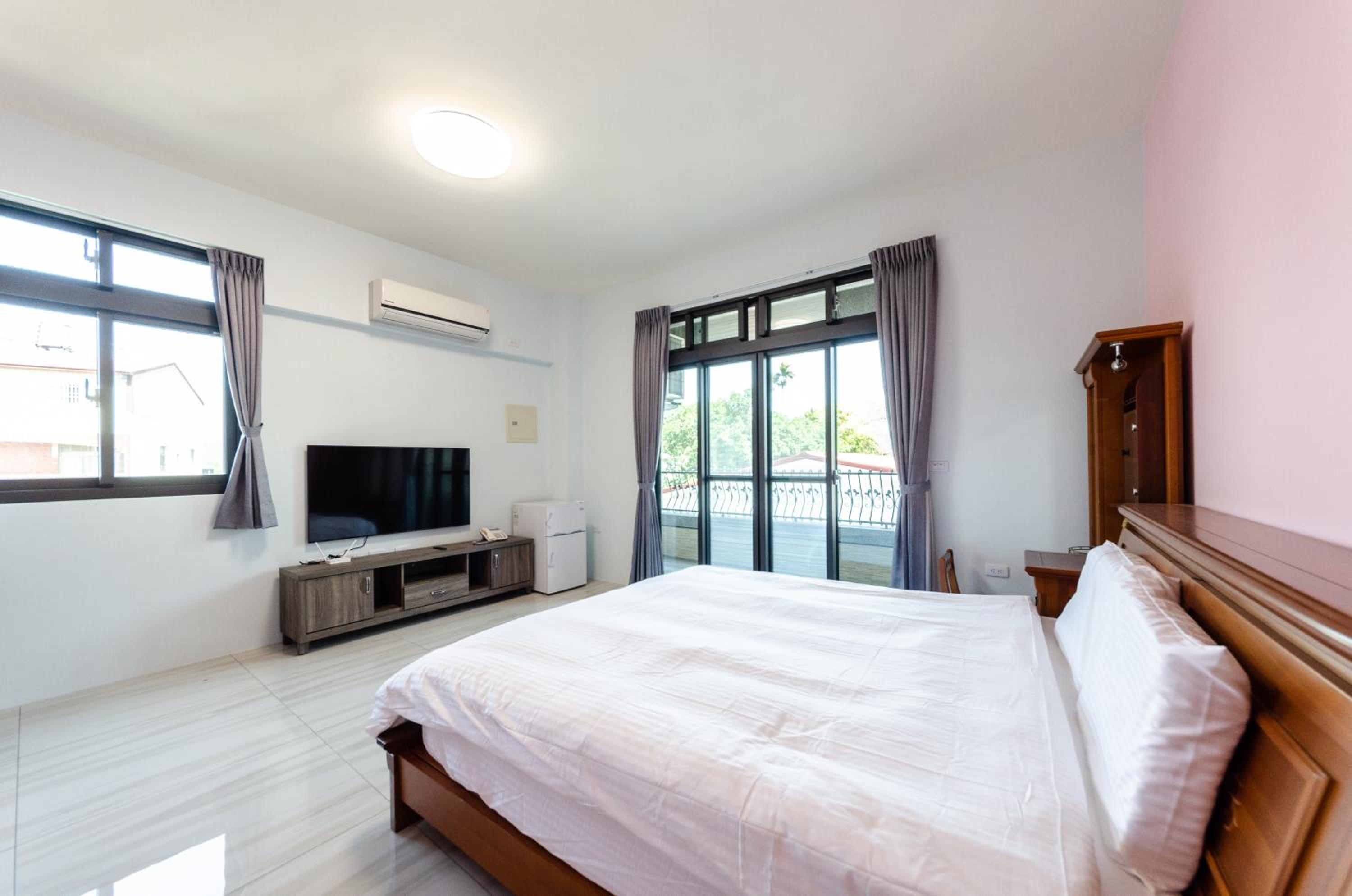 Queen Room with Balcony photo 2