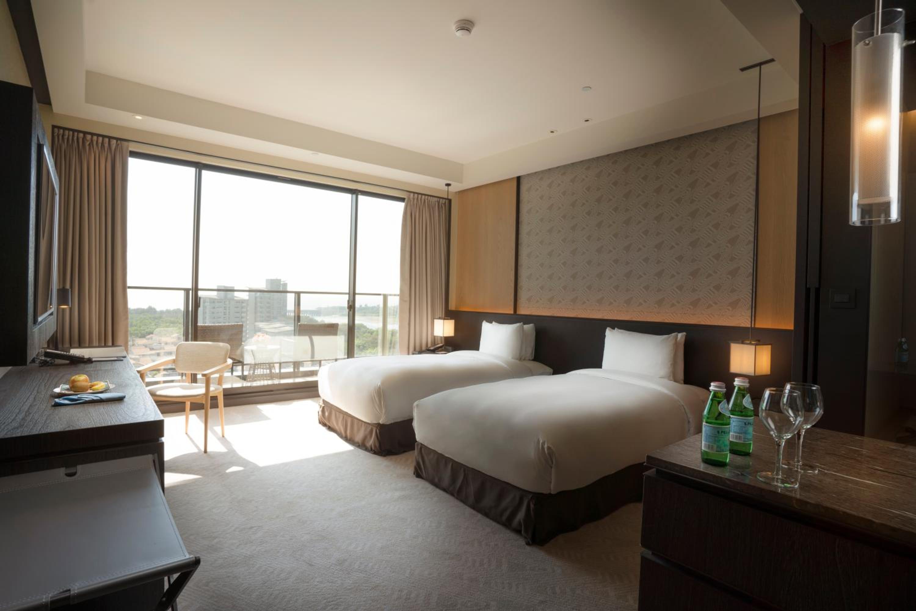 Standard Twin Room with Balcony thumbnail 5