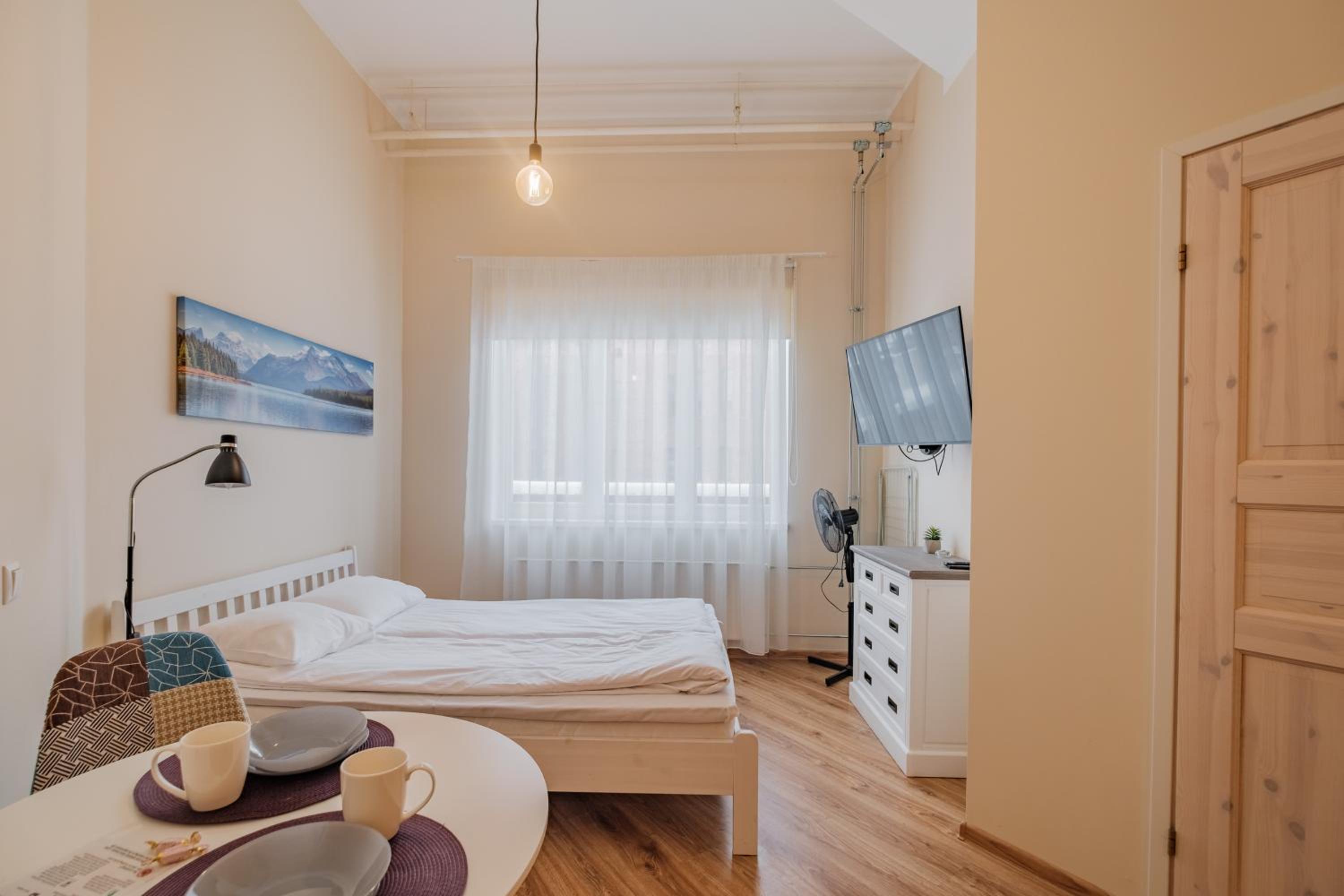 Studio Apartment - Photo 1