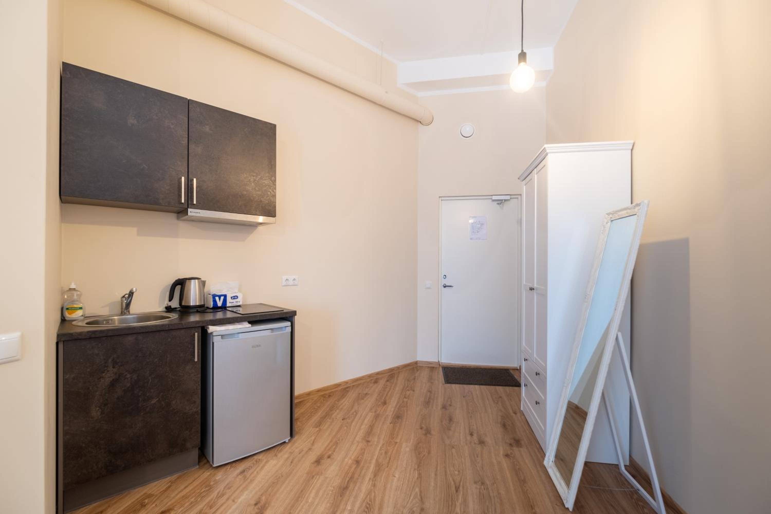 Studio Apartment - Photo 8