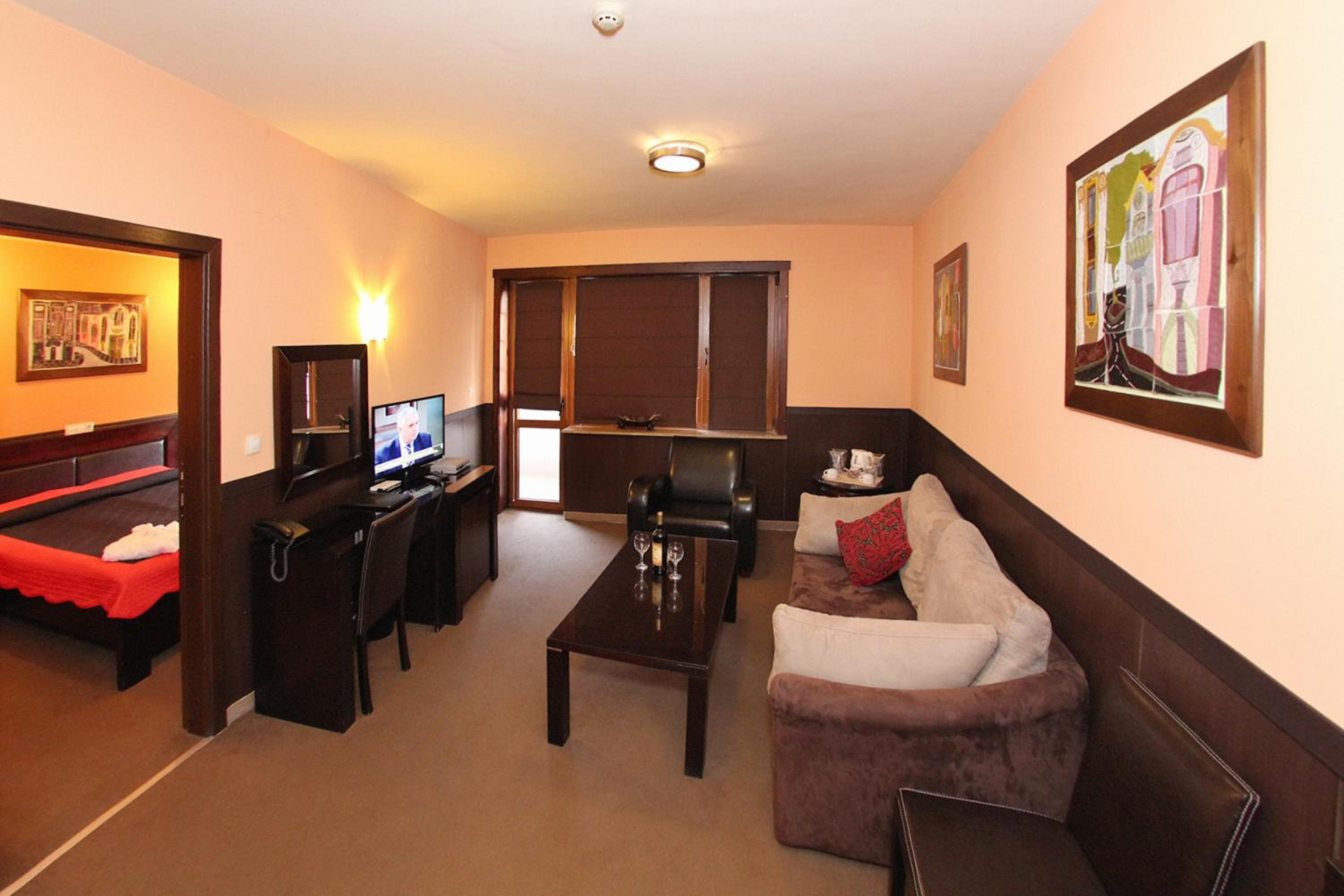 Apartment with Balcony - Photo 7
