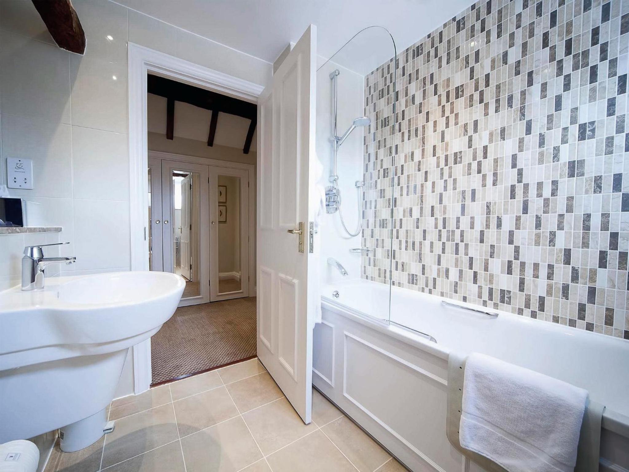 Standard Twin Room - Photo 3