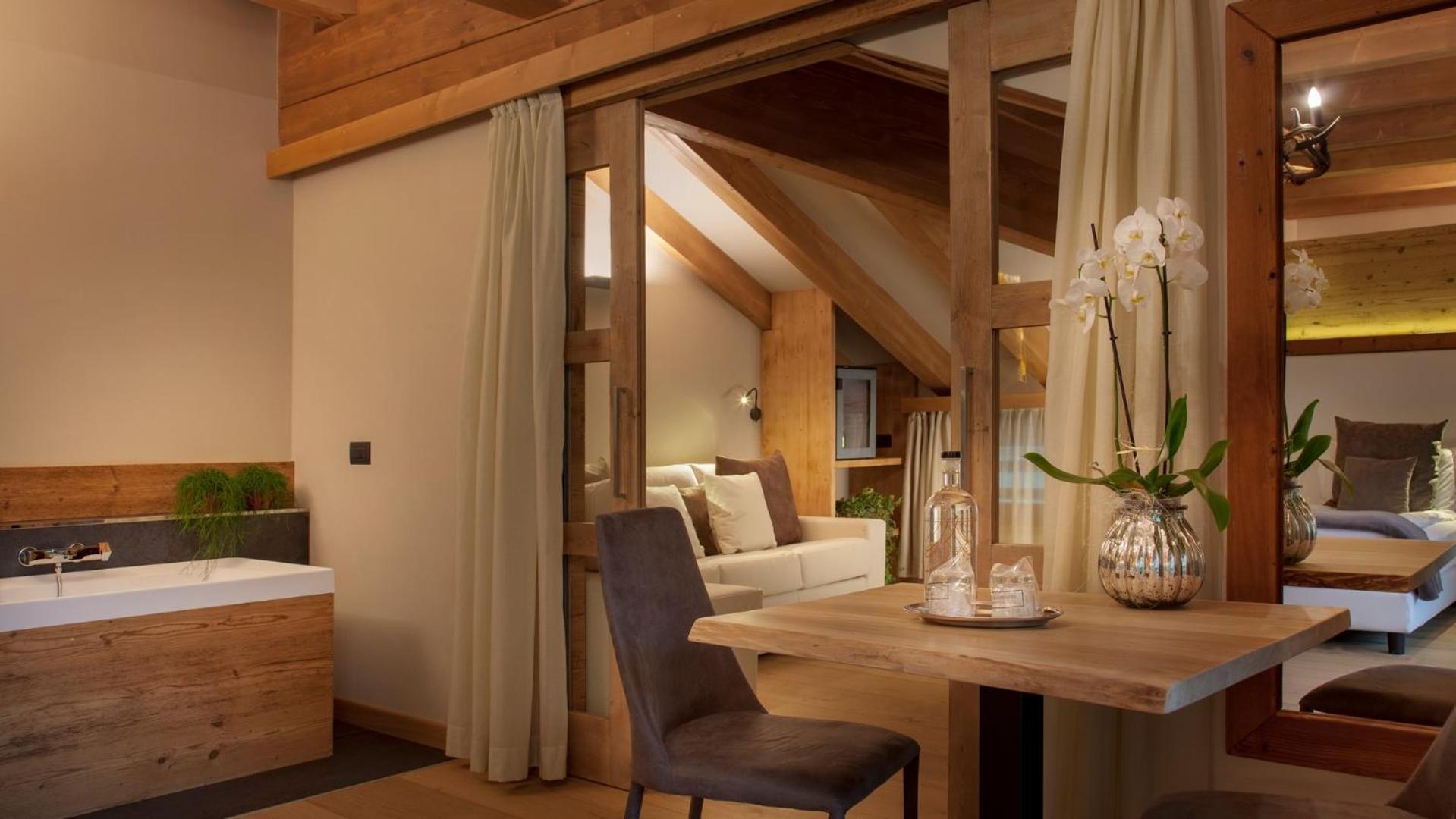 Suite with Mountain View - Photo 2