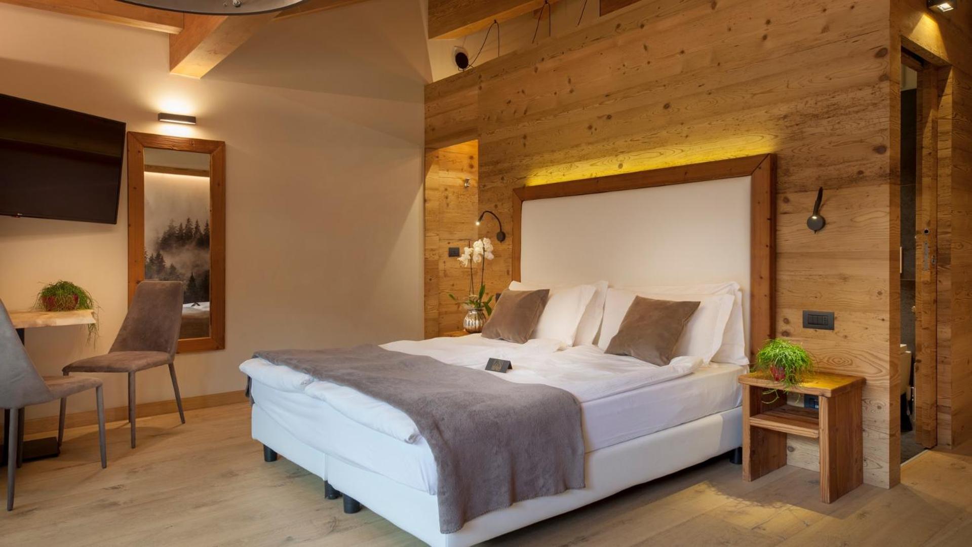 Suite with Mountain View - Photo 10