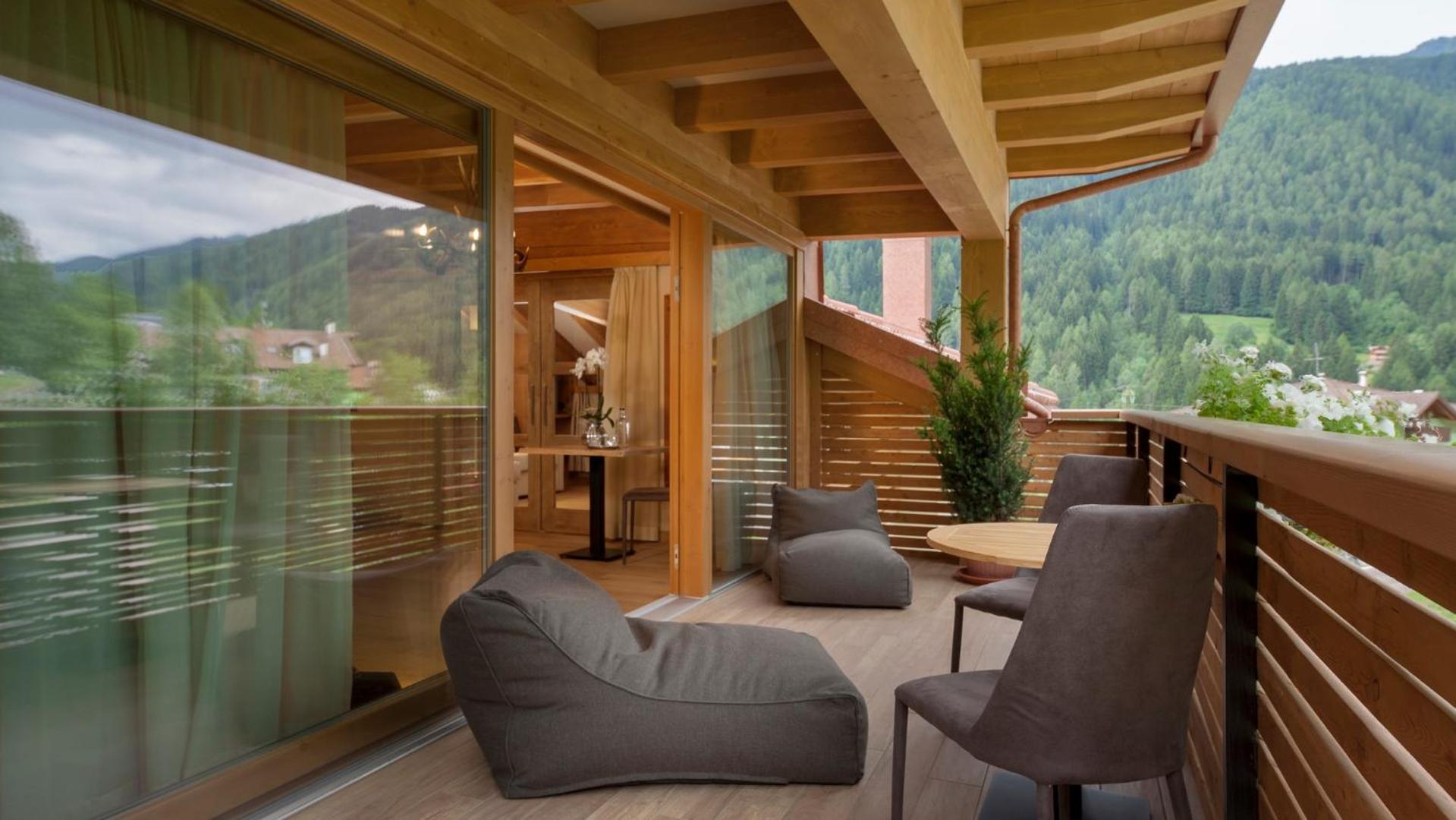 Suite with Mountain View - Photo 4