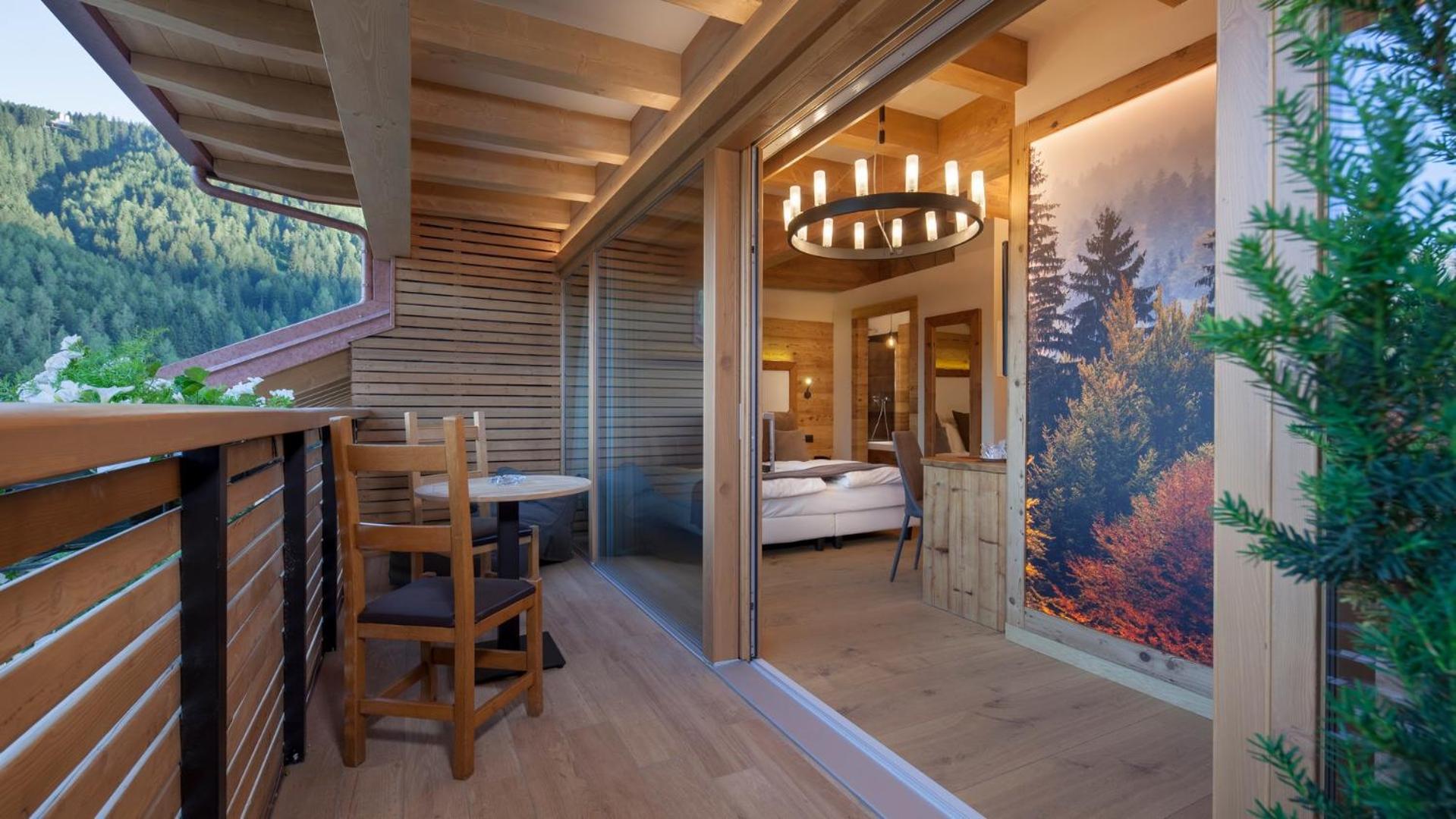 Suite with Mountain View - Photo 9
