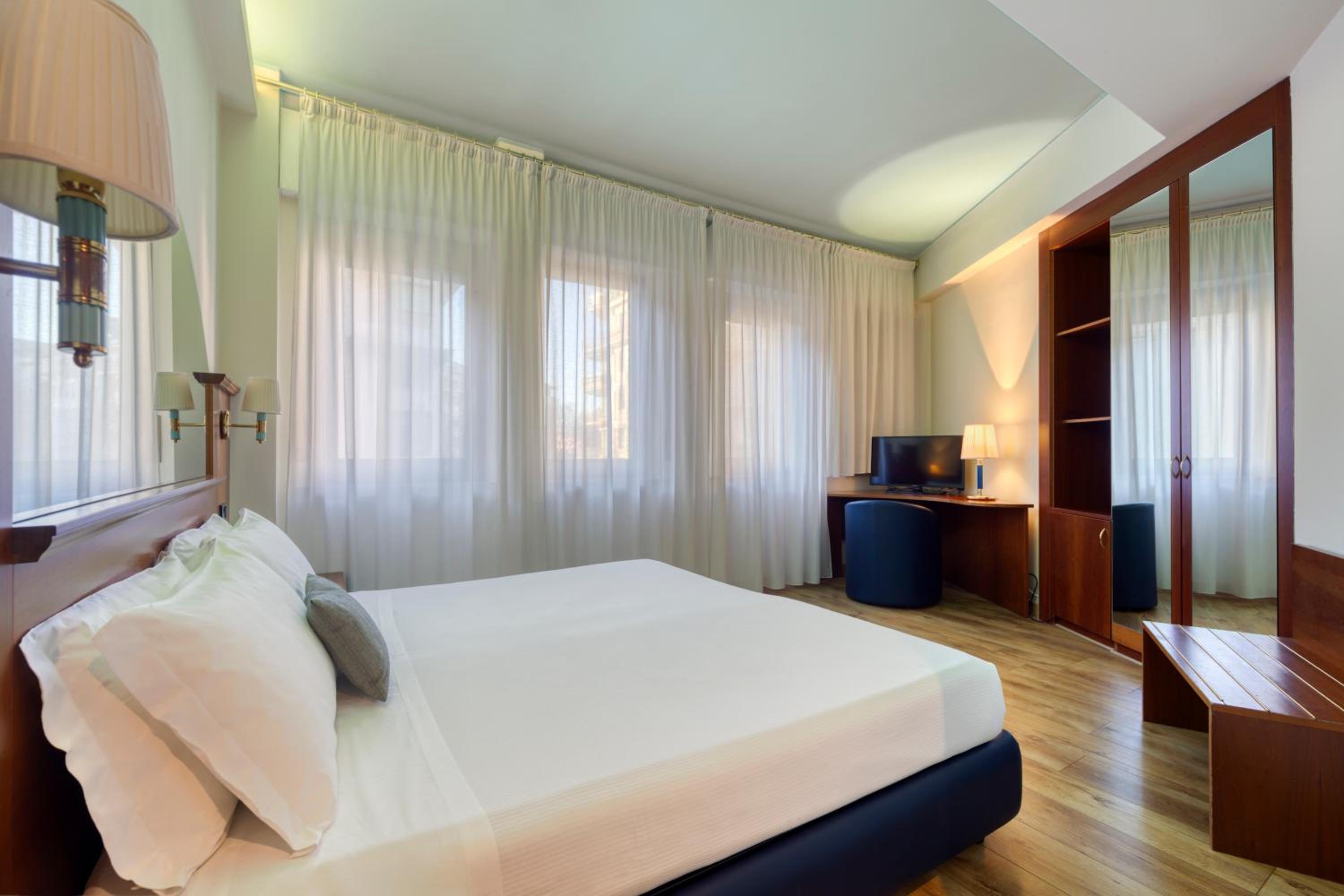 Standard Double Room - Photo 5