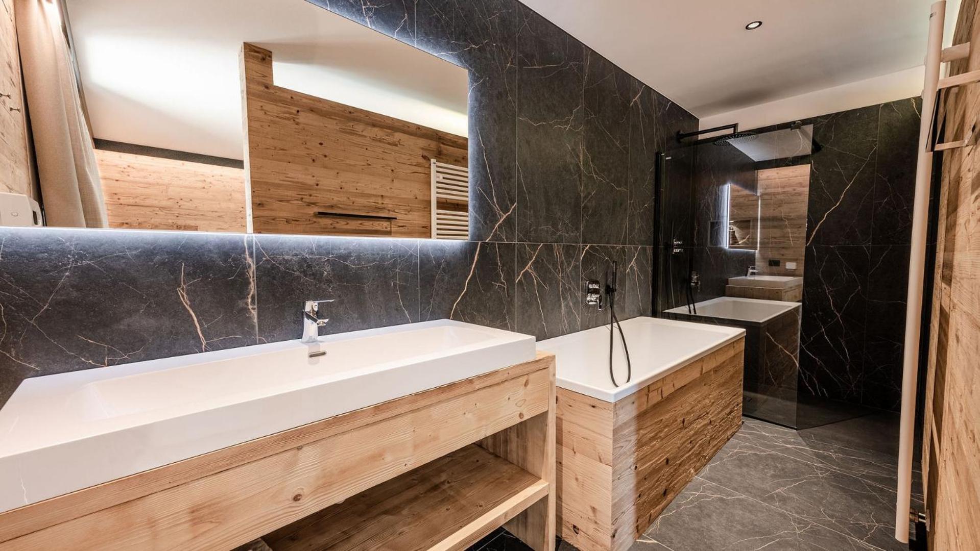 Deluxe Junior Suite - Photo 6