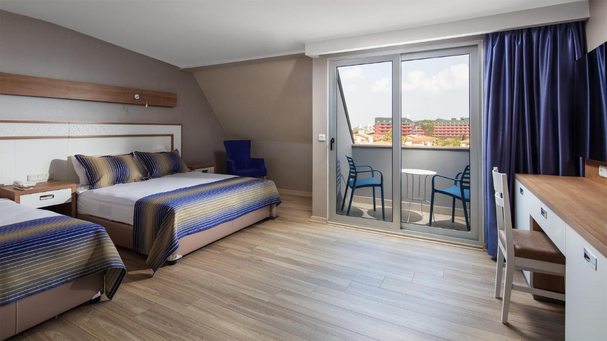 Deluxe Triple Room photo 3