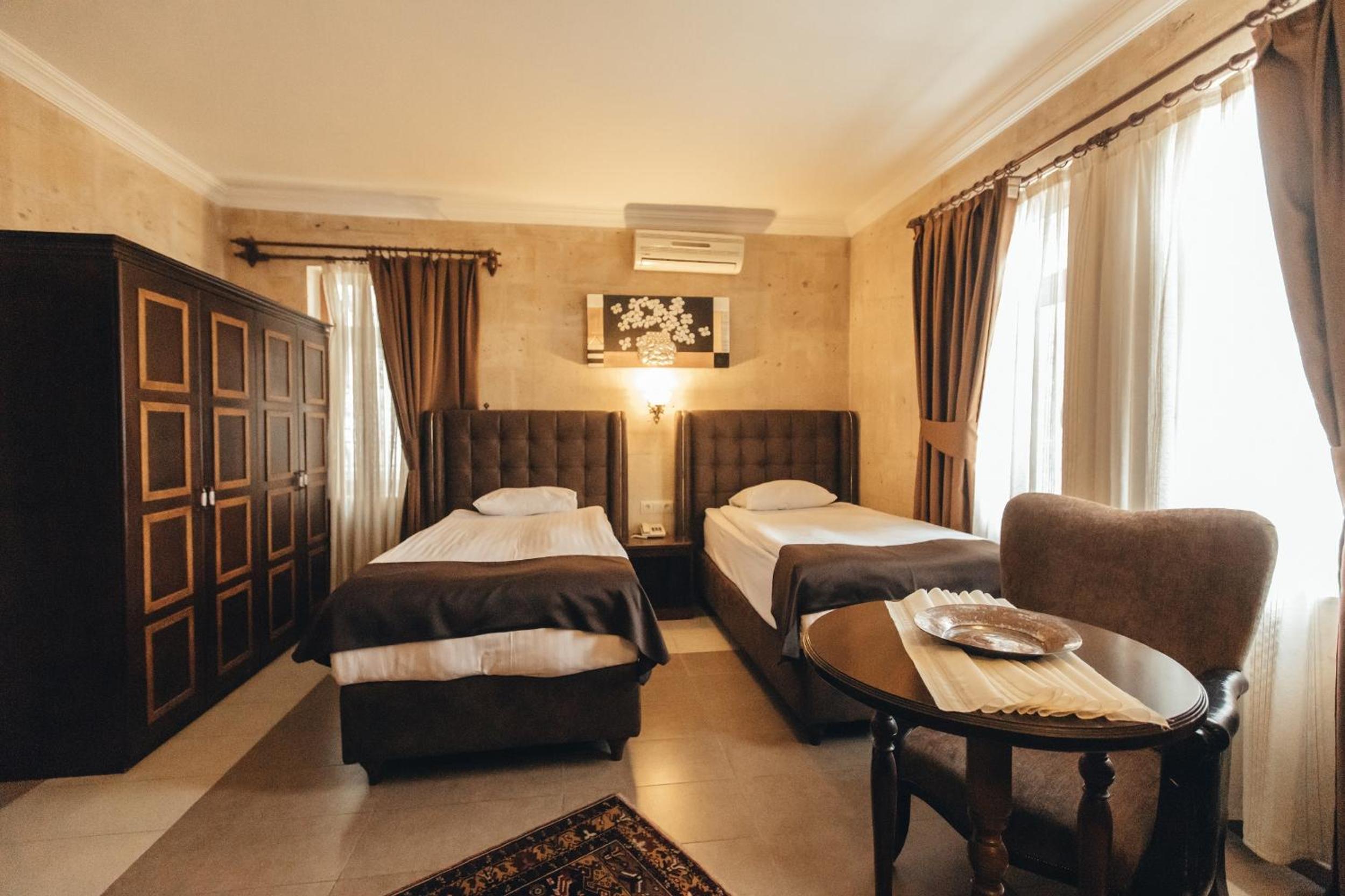 Standard Twin Stone Room photo 2