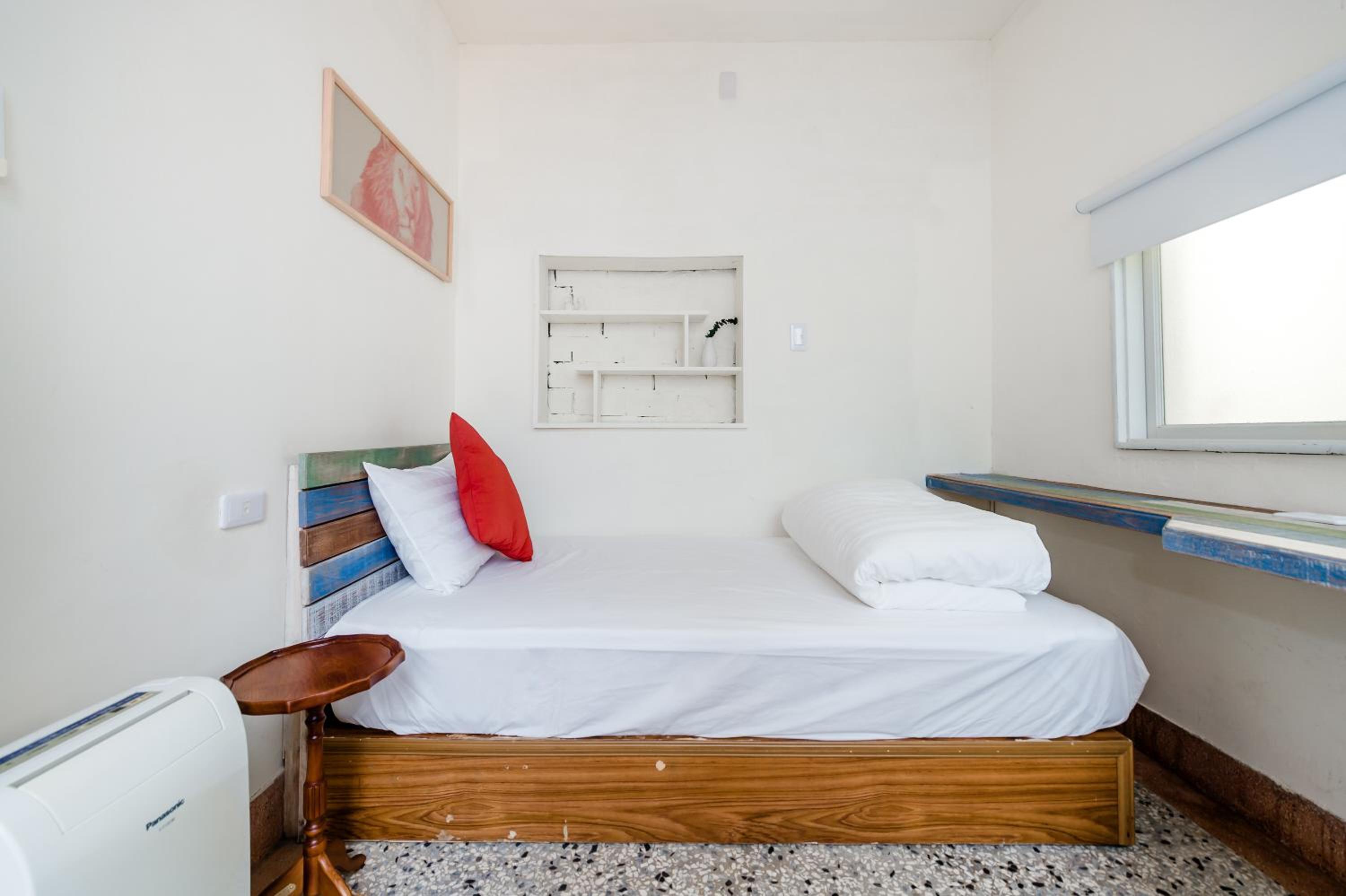 Single Room with Shared Shower and Toilet photo 2