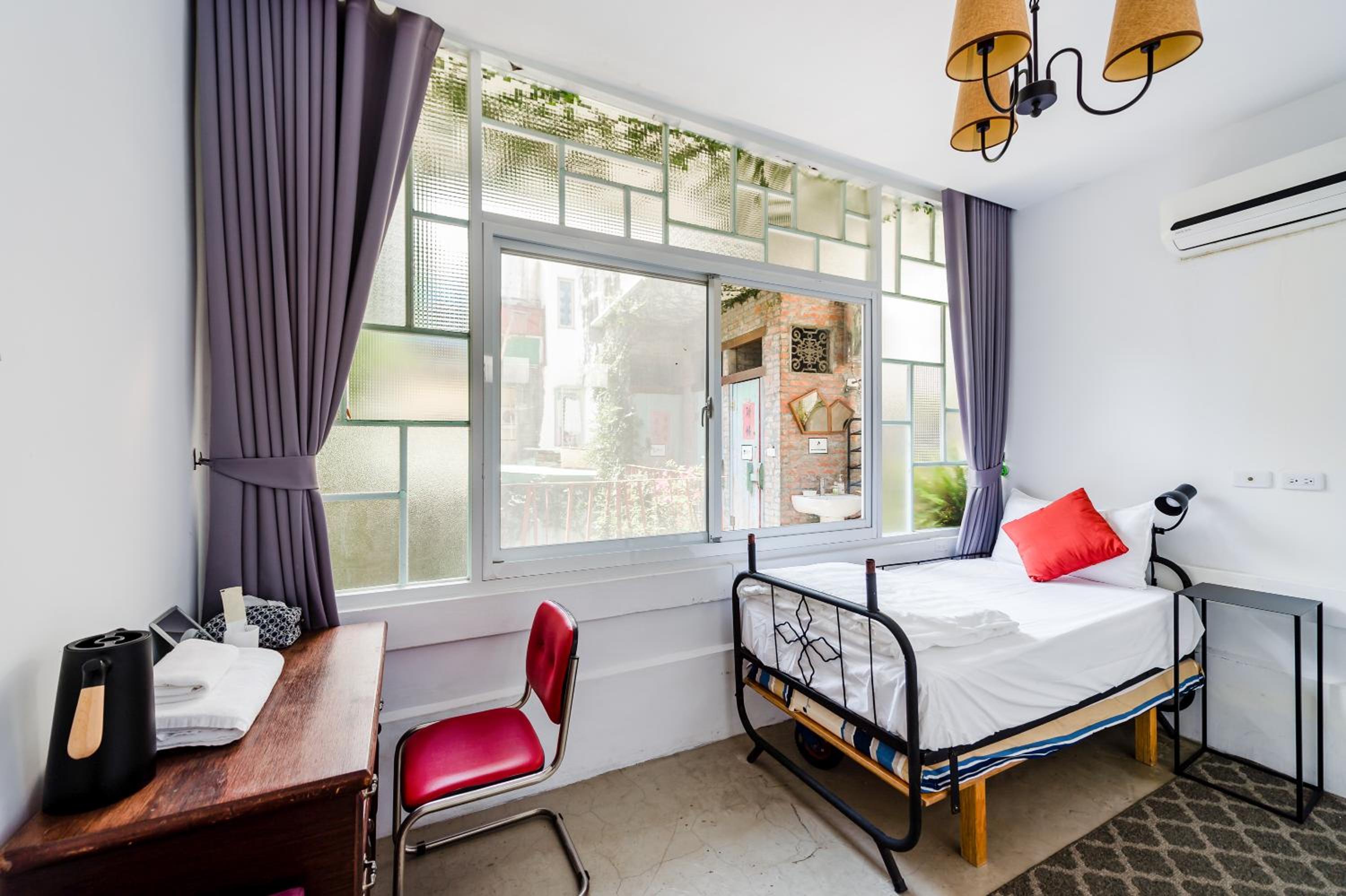 Superior Single Room with Shared Bathroom photo 1