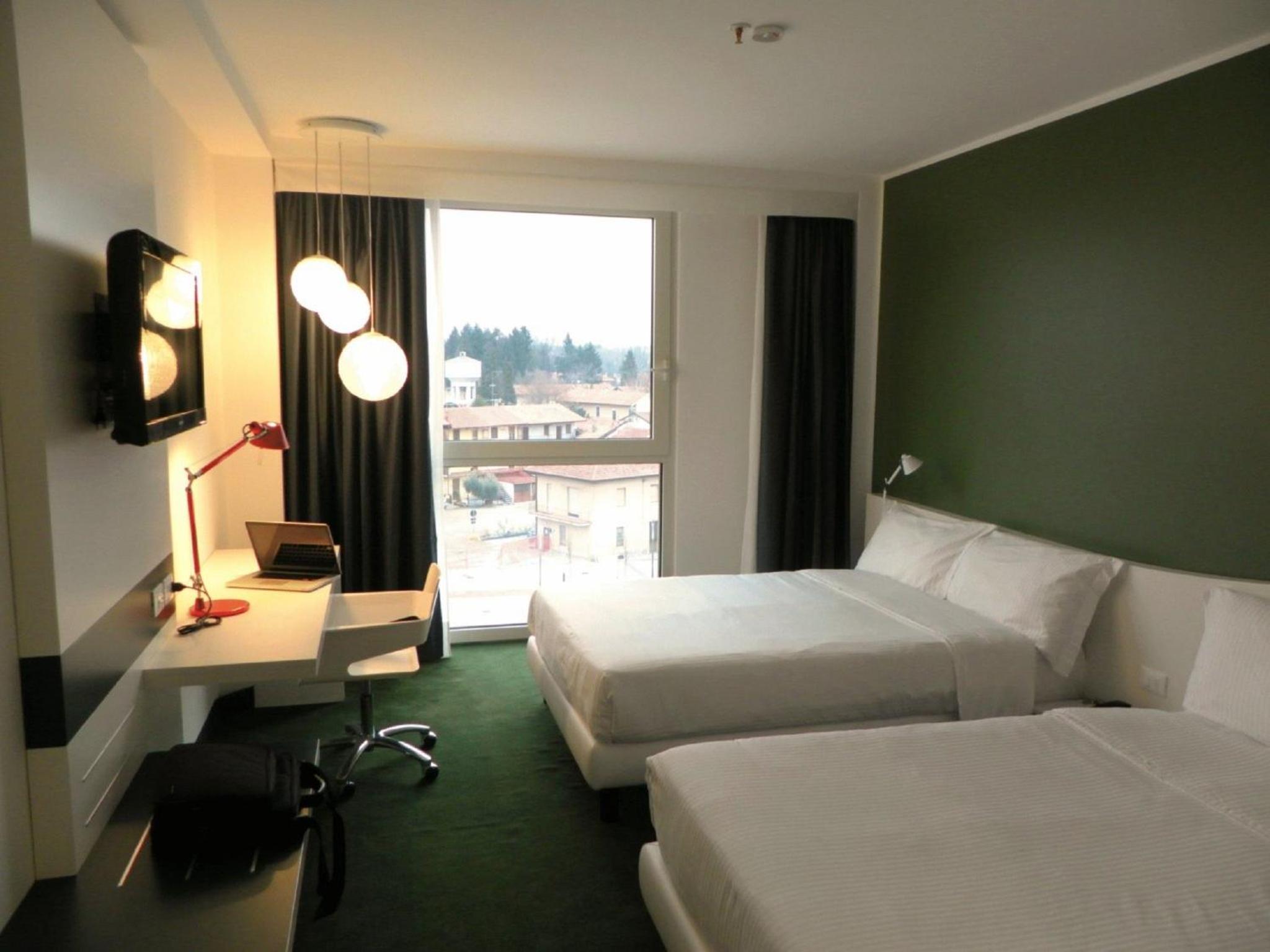 Twin Room with Two Double Beds photo 3