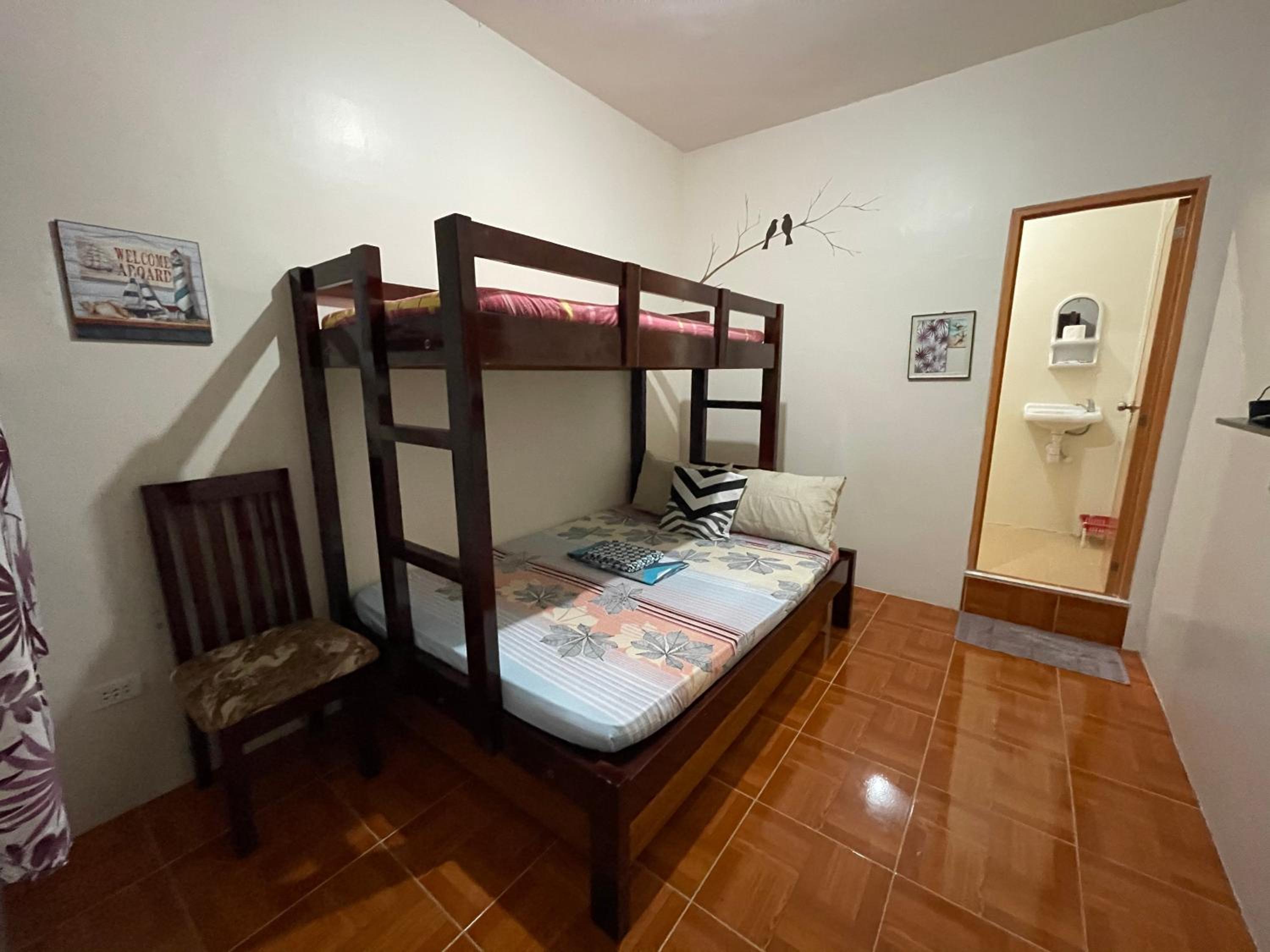 Double Room with Private Bathroom - Photo 21