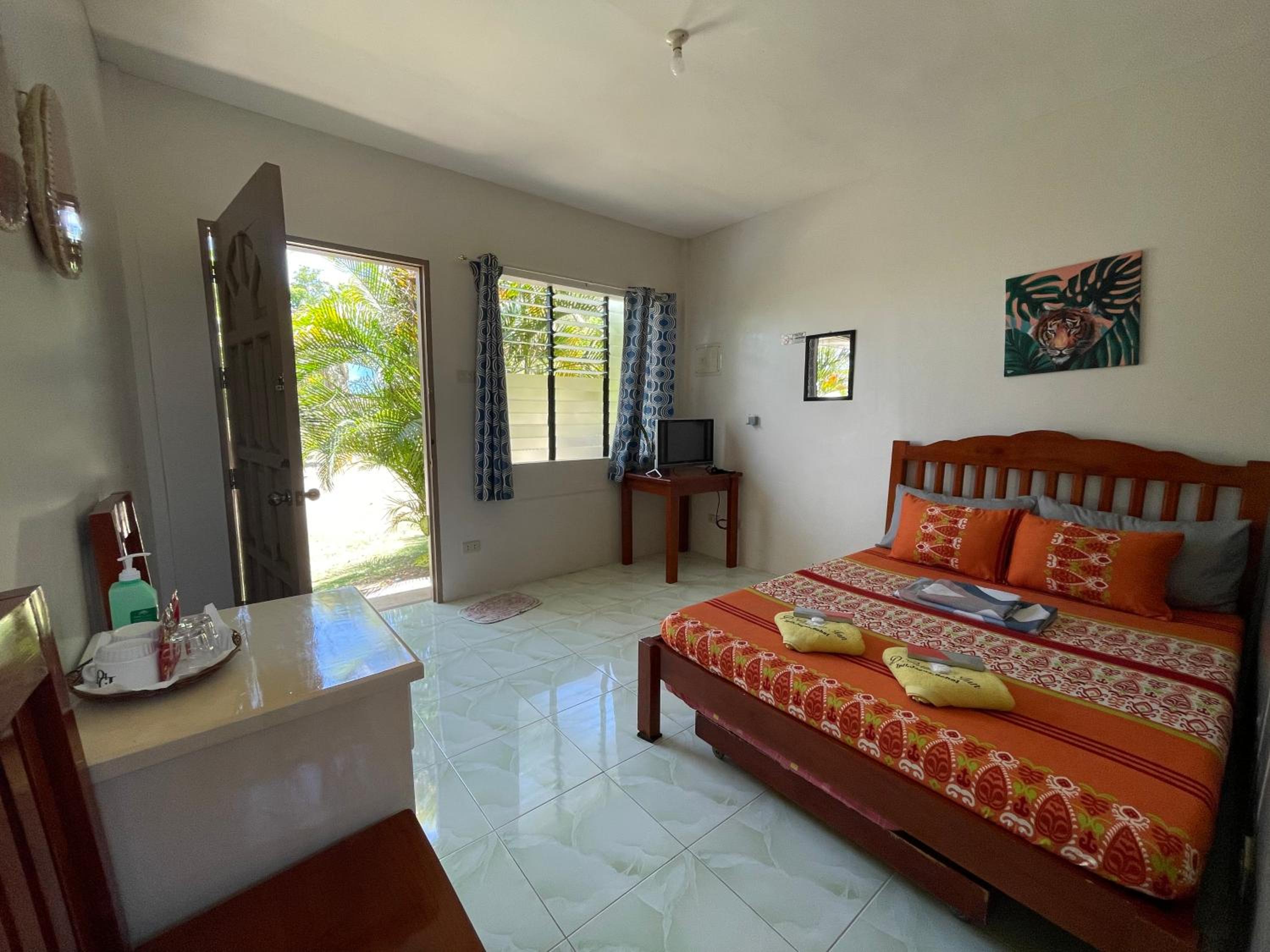Double Room with Private Bathroom - Photo 38
