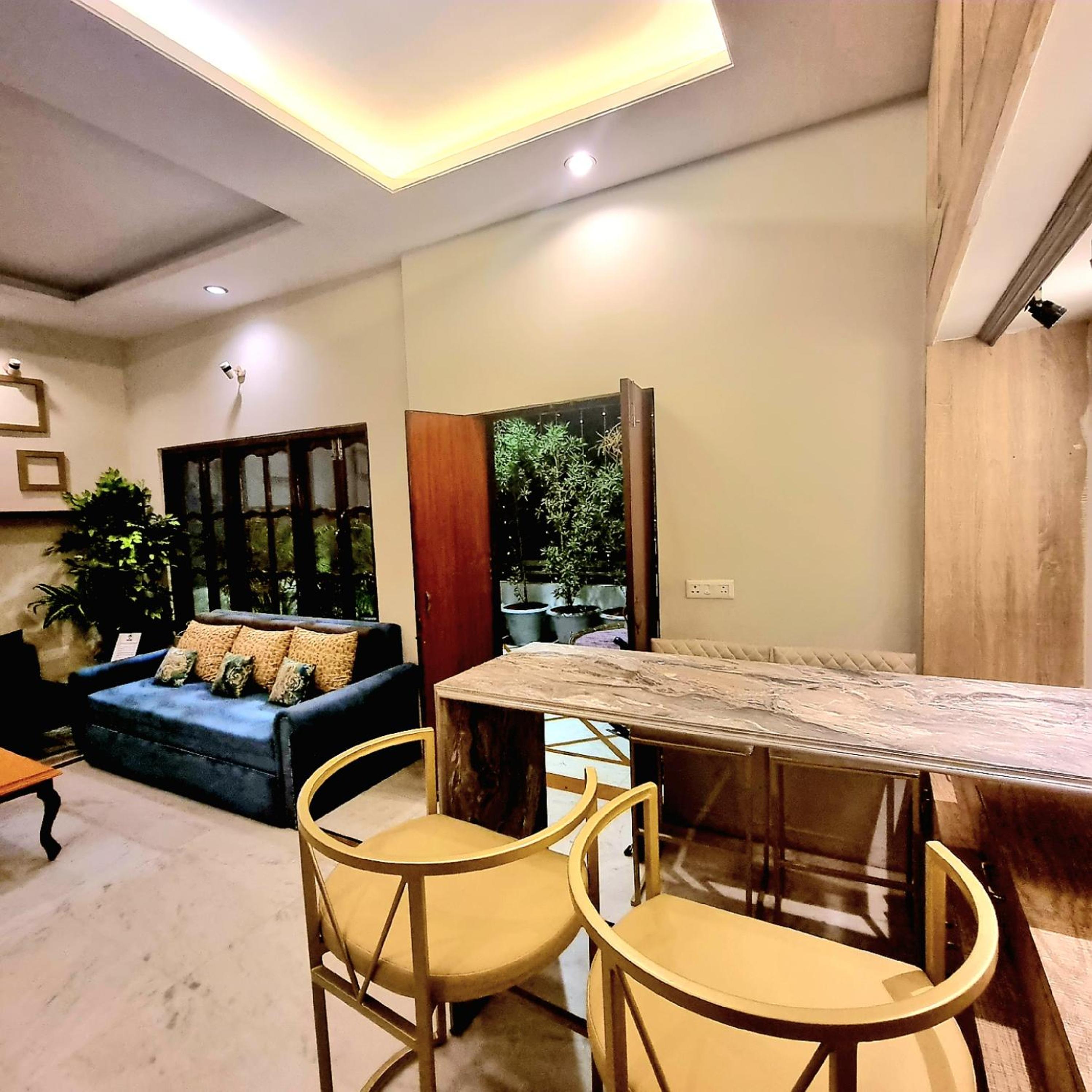 King Studio with Sofa Bed - Photo 17