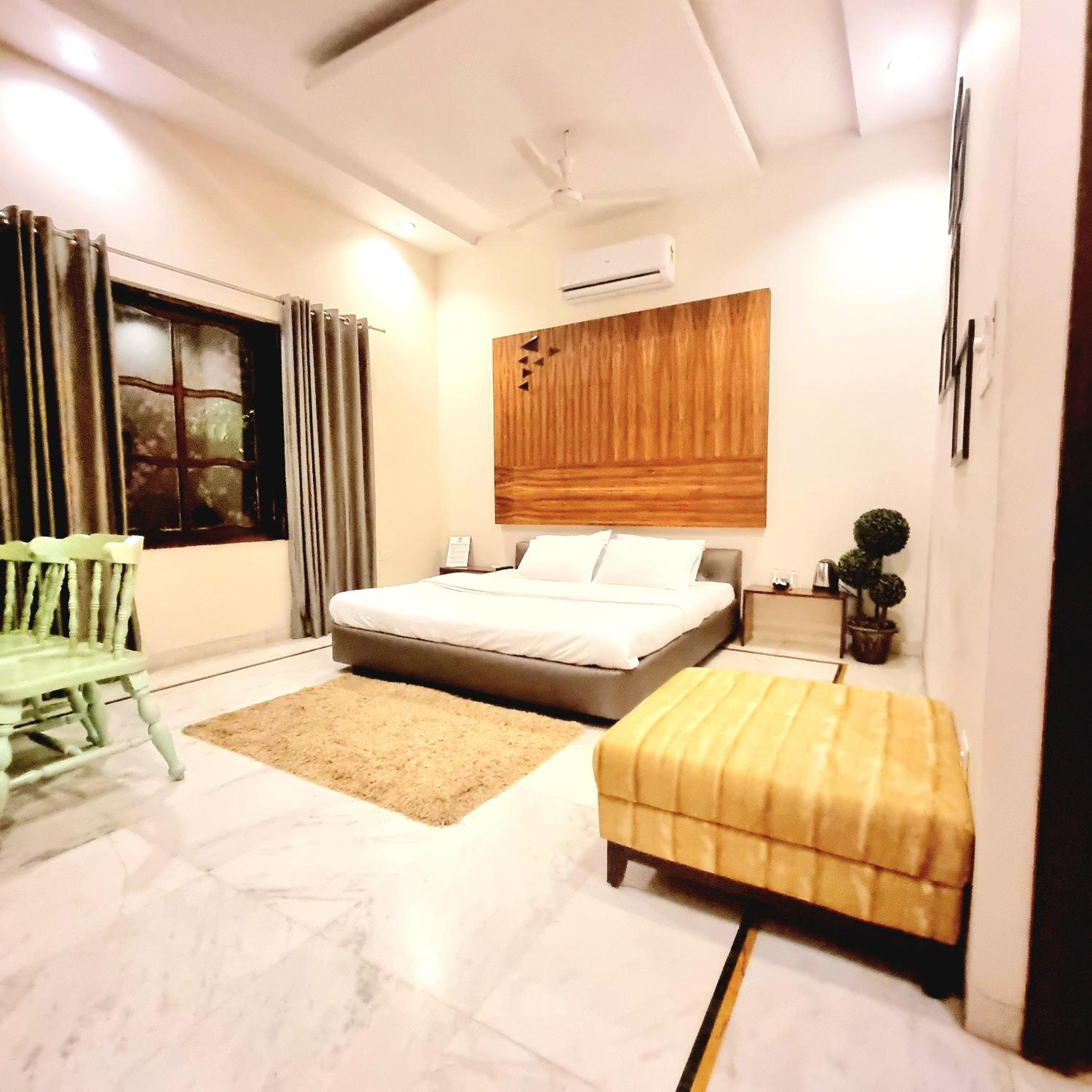 King Studio with Sofa Bed - Photo 21