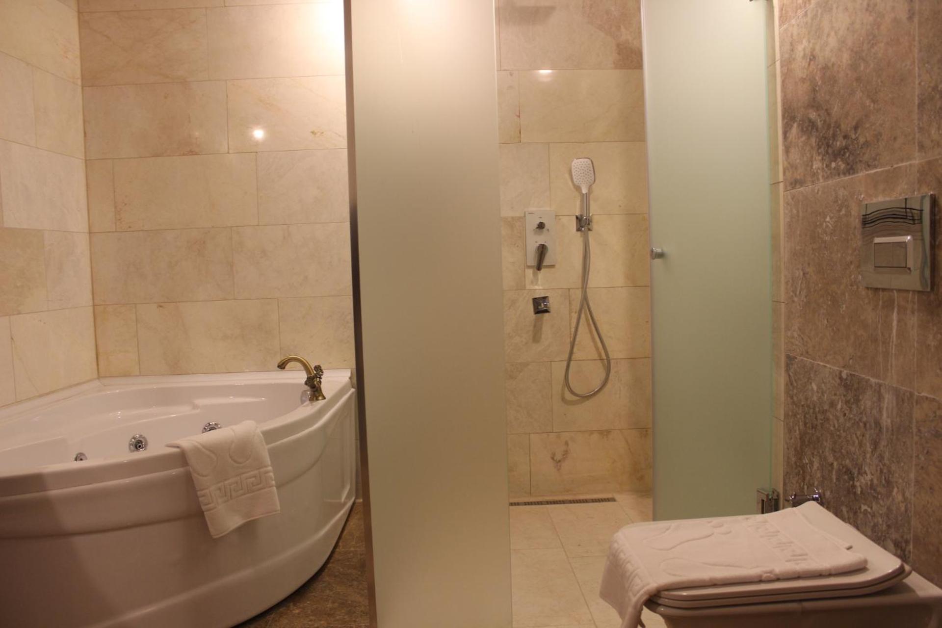 Deluxe Double Room with Bath photo 3
