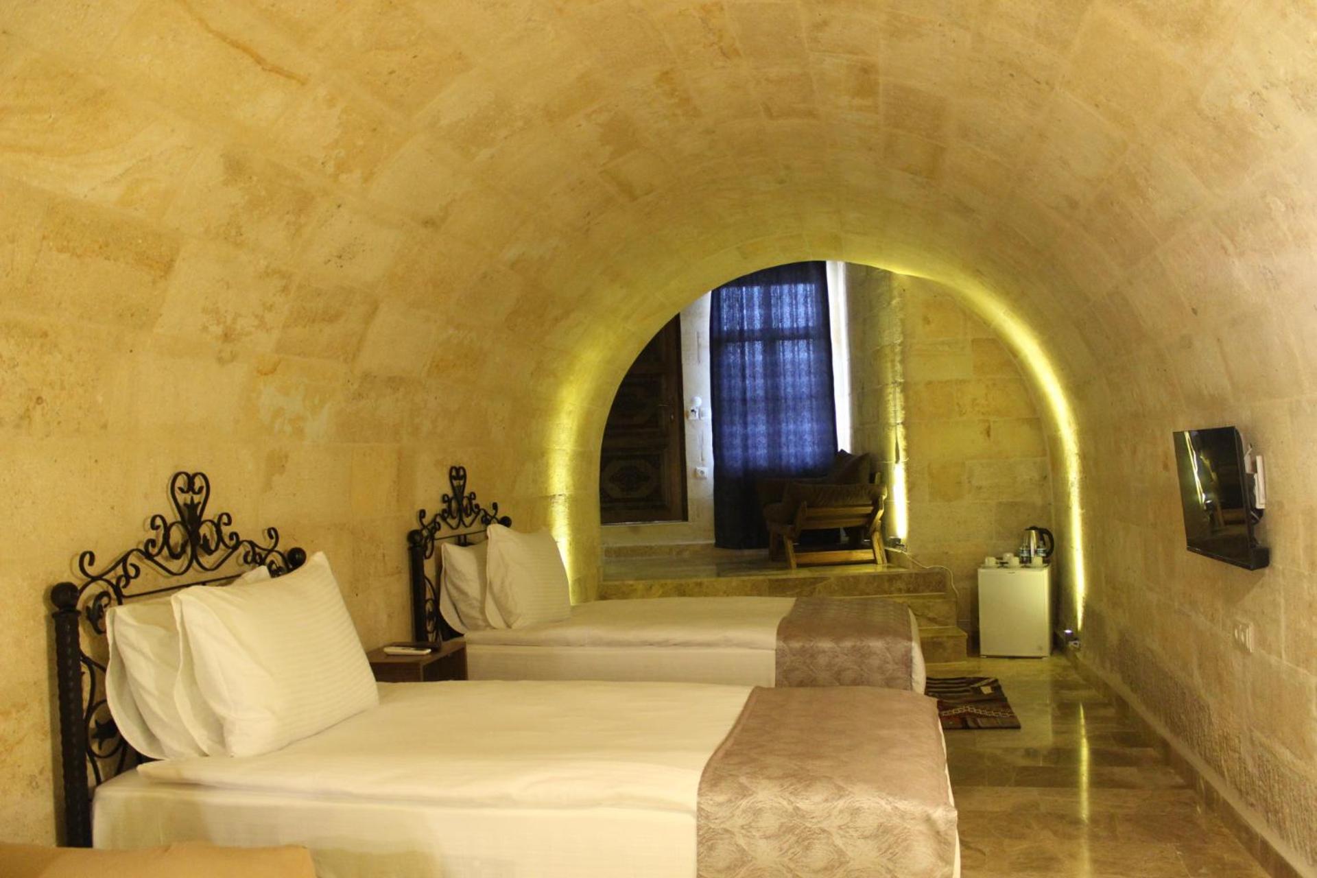 King Suite with Spa Bath - Photo 2