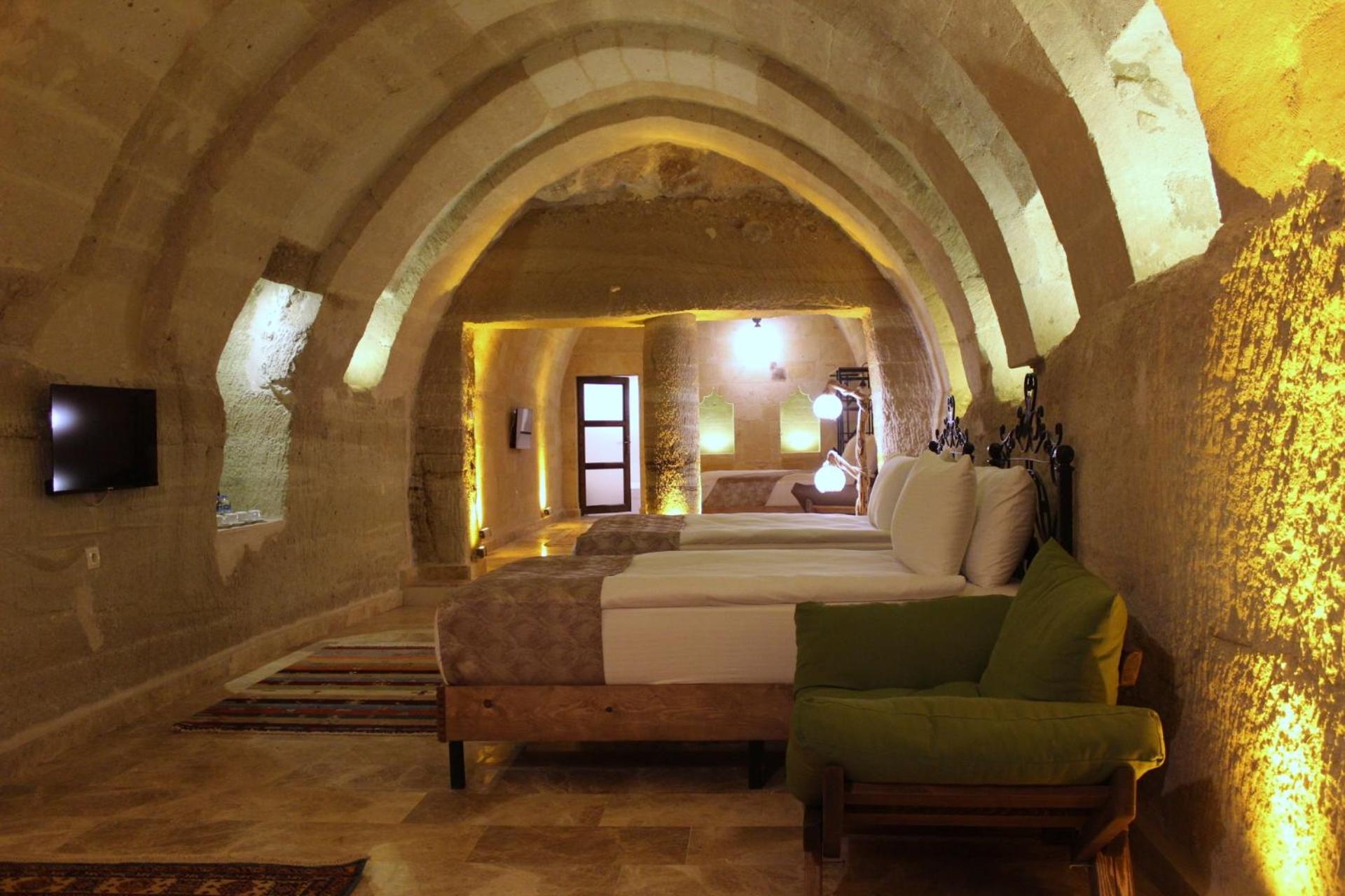 Deluxe Suite with Spa Bath photo 3