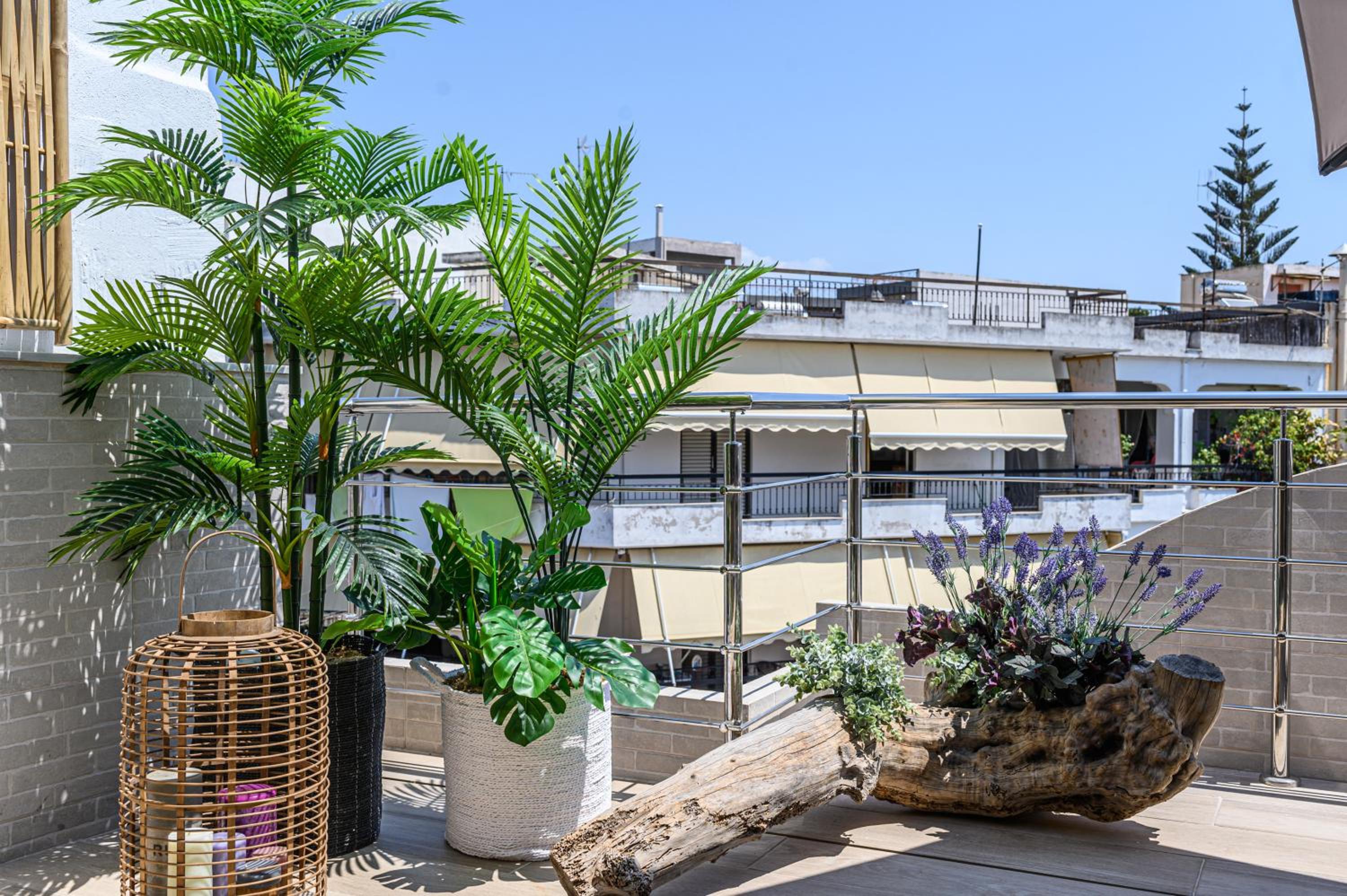 Apartment with Balcony - Photo 9