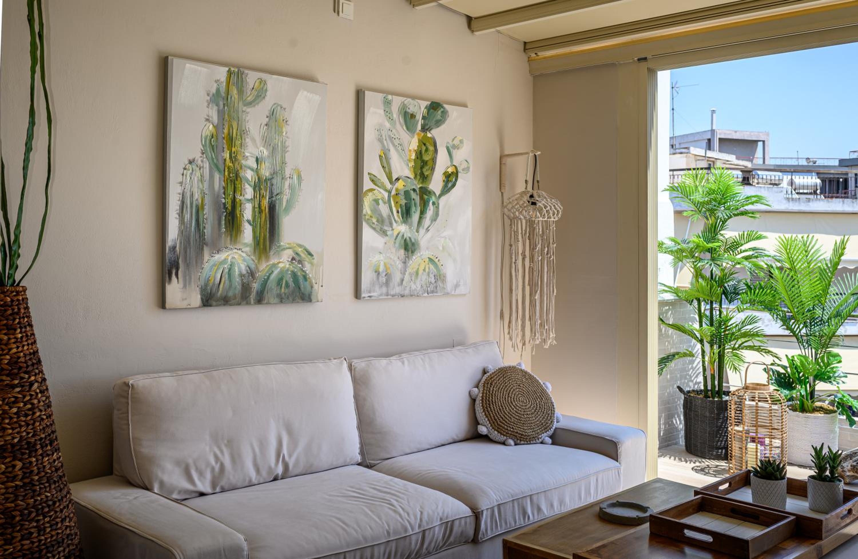 Apartment with Balcony - Photo 4