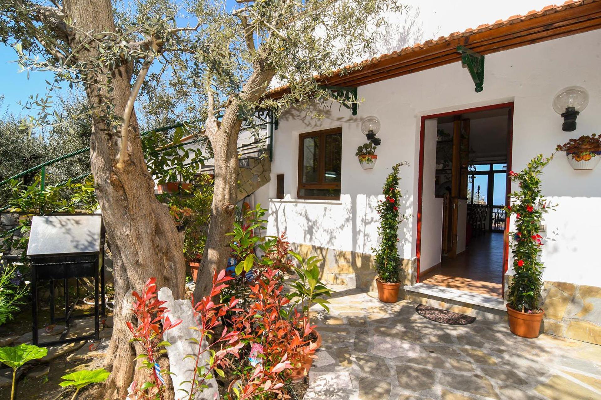 Villa photo 3