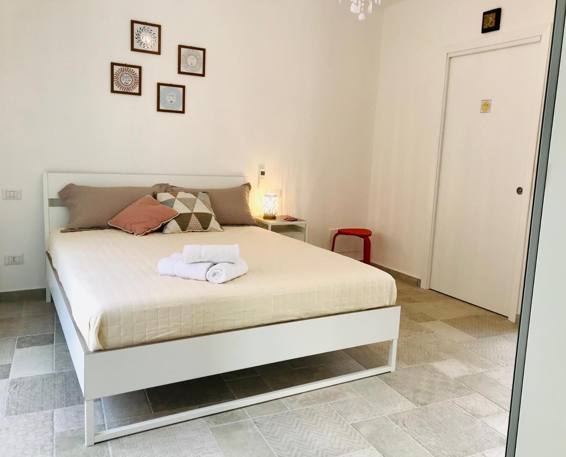 King Room with Roll-In Shower - Disability Access photo 1