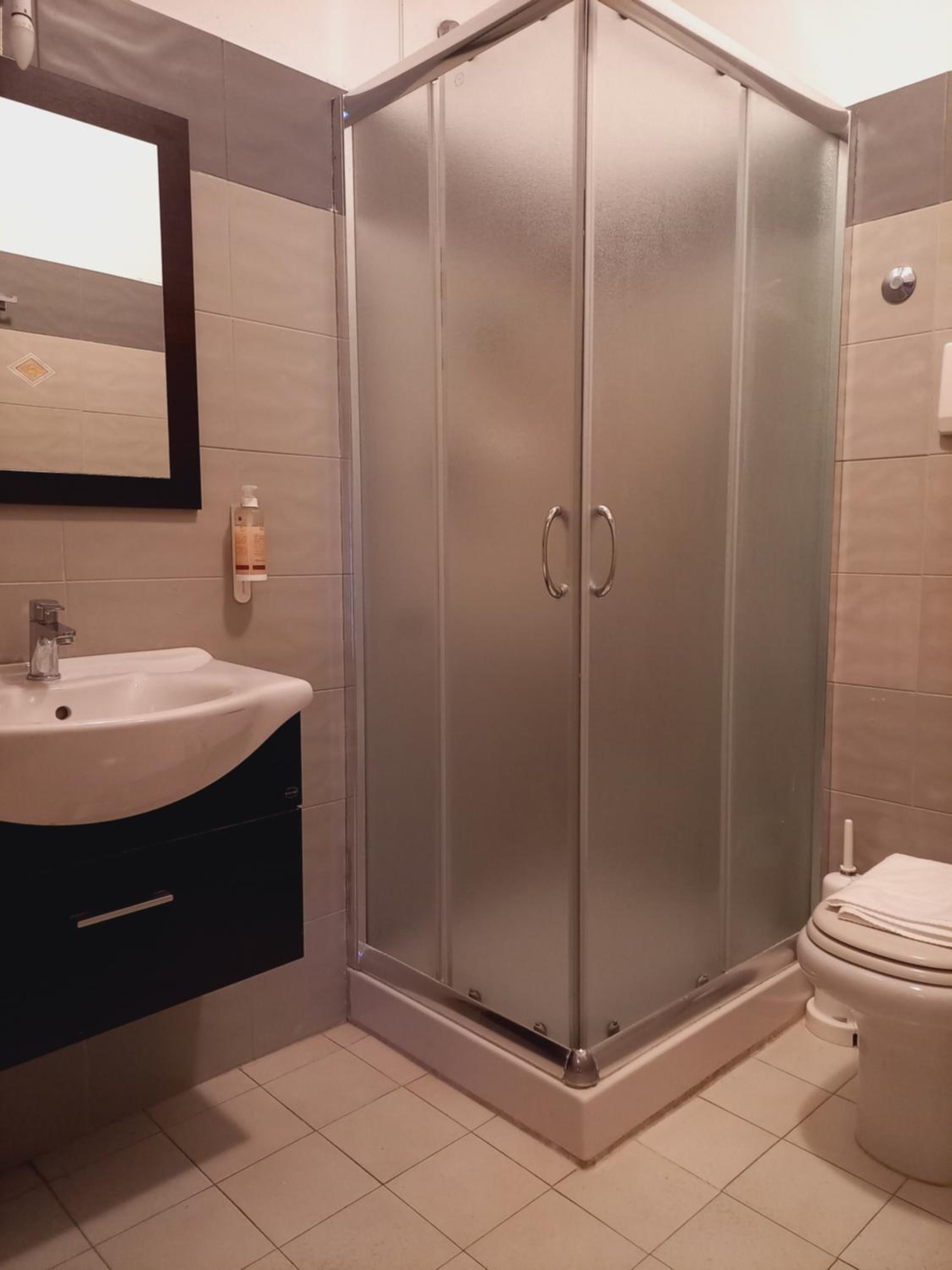 Deluxe Triple Room - Photo 9