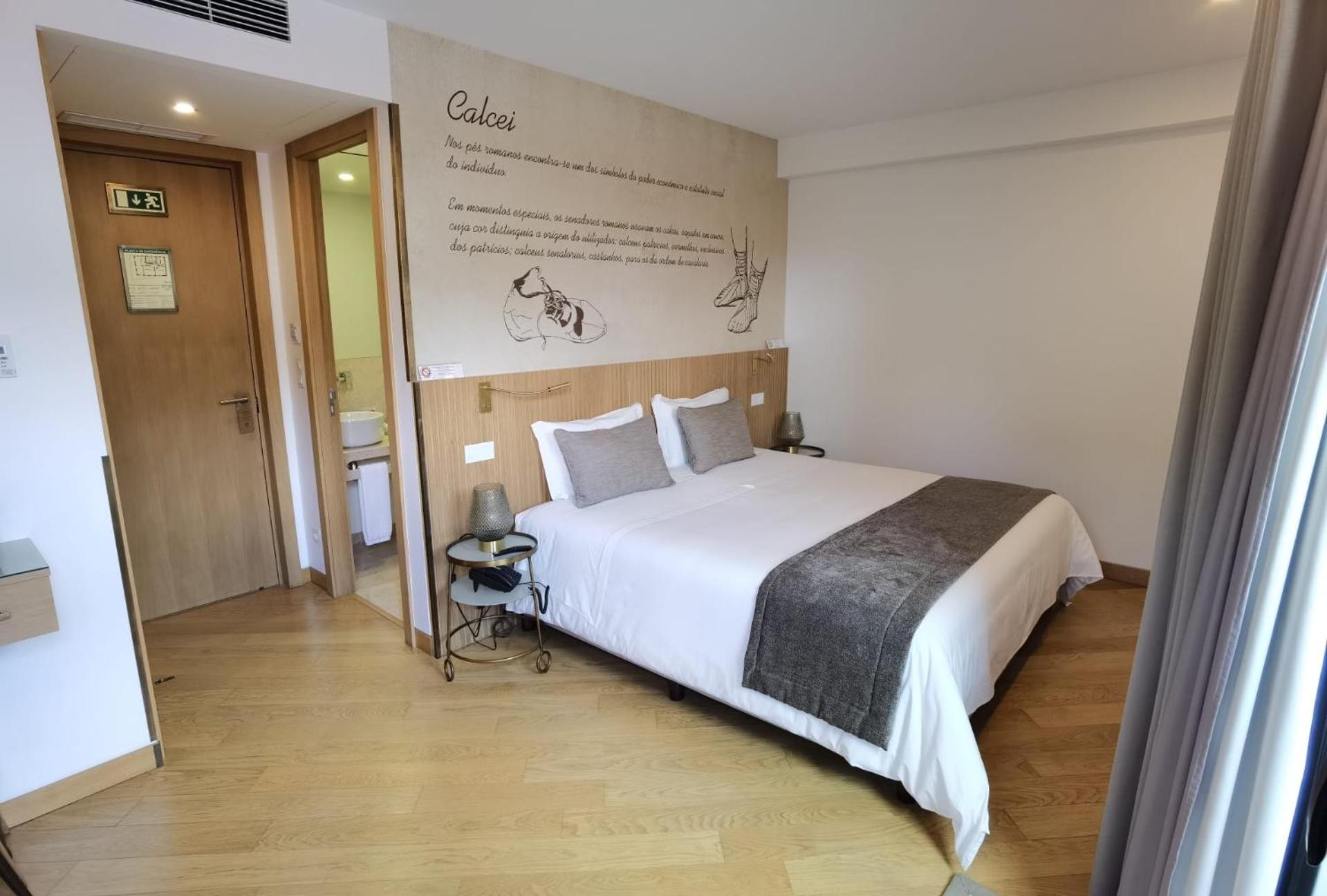 Superior King Room - Photo 4