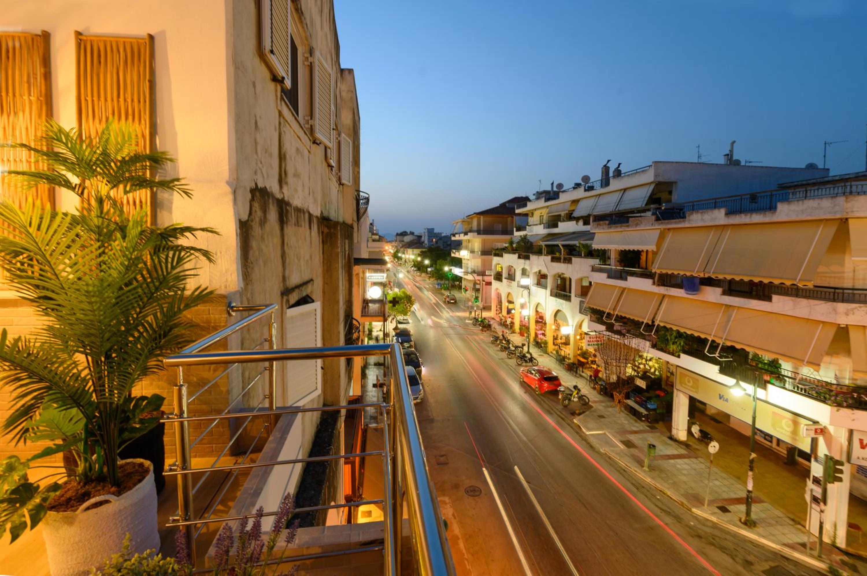 Apartment with Balcony - Photo 7