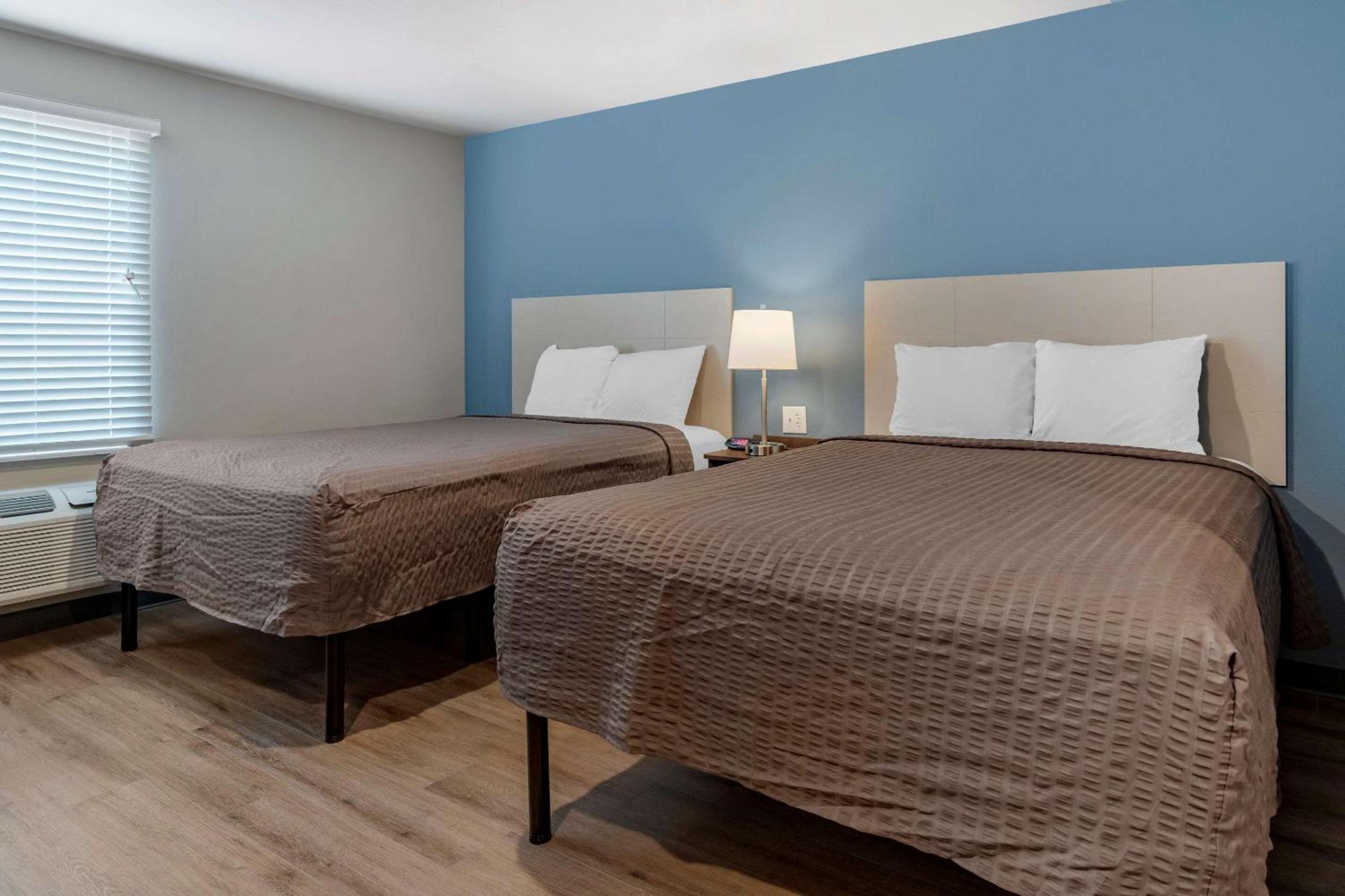 Queen Room with Two Queen Beds - Accessible/Non-Smoking  - Photo 5