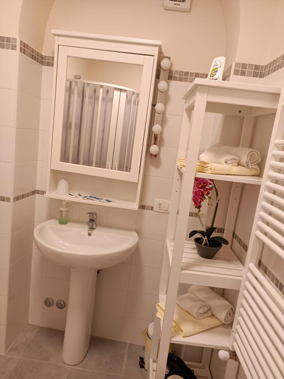 One-Bedroom Apartment - Photo 9
