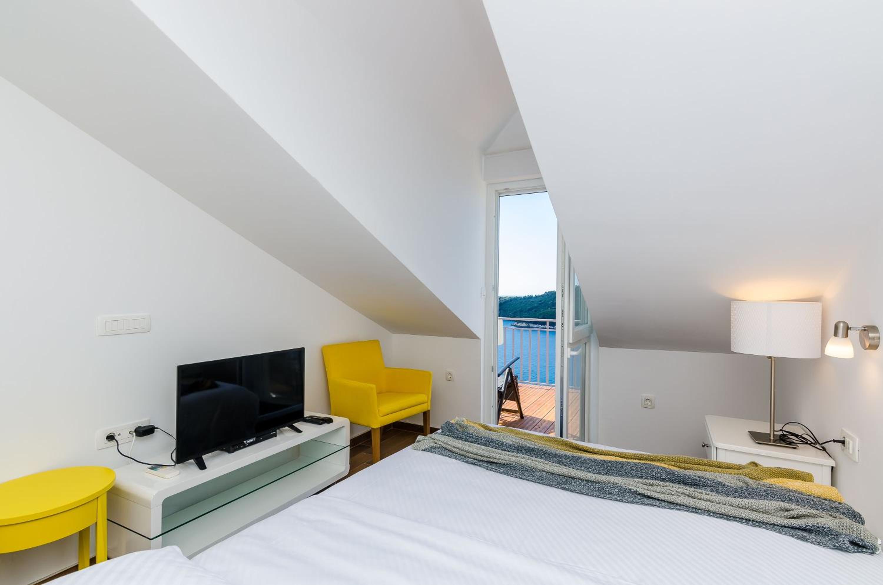 Two-Bedroom Apartment with Terrace and Sea View