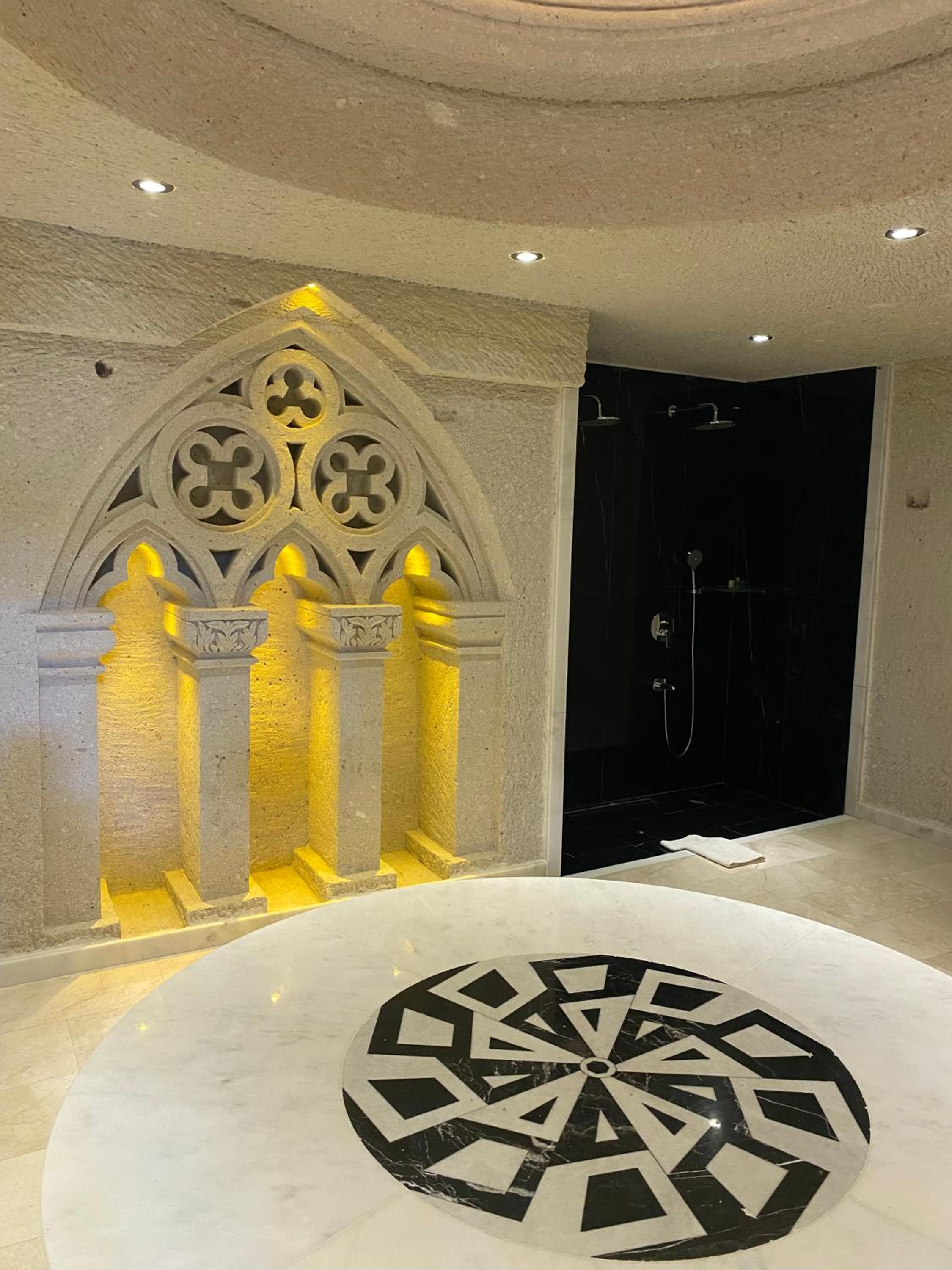 King Suite with Spa Bath - Photo 6
