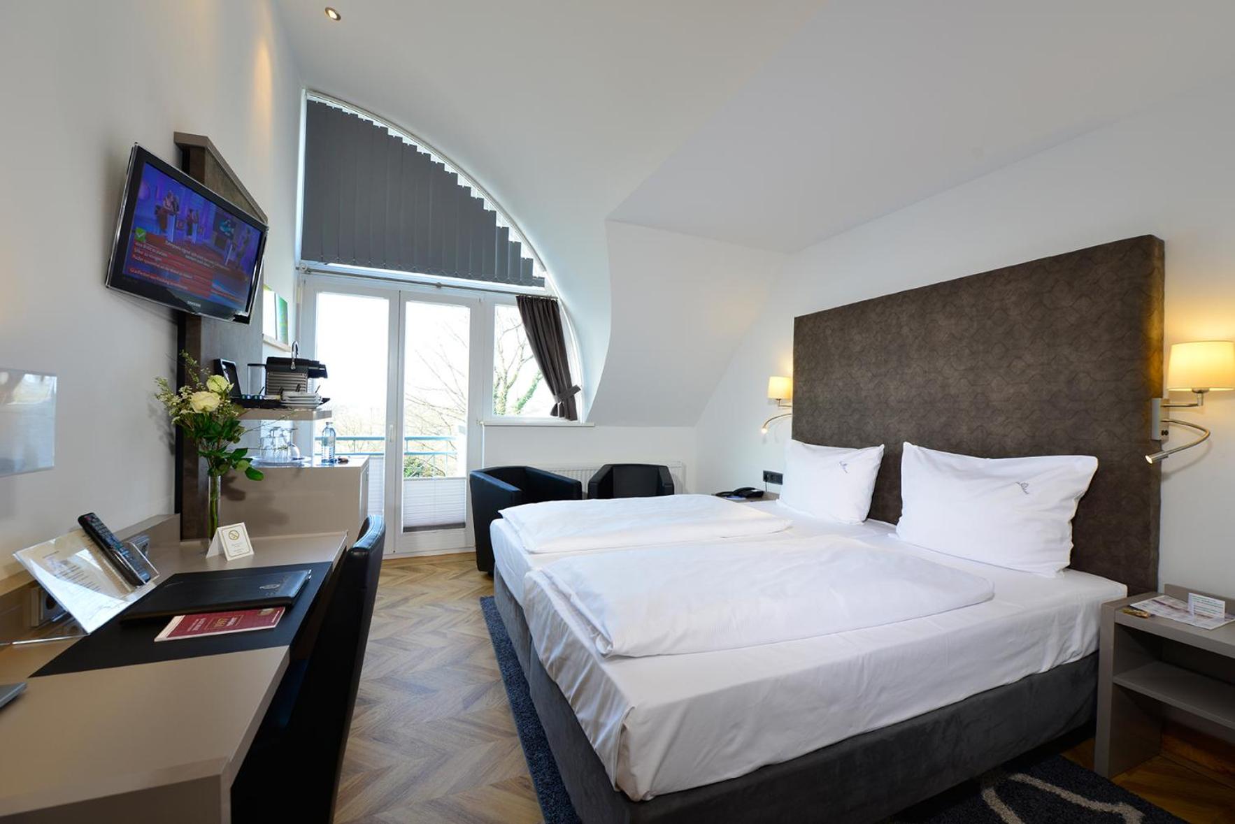 Business Double Room - Photo 1