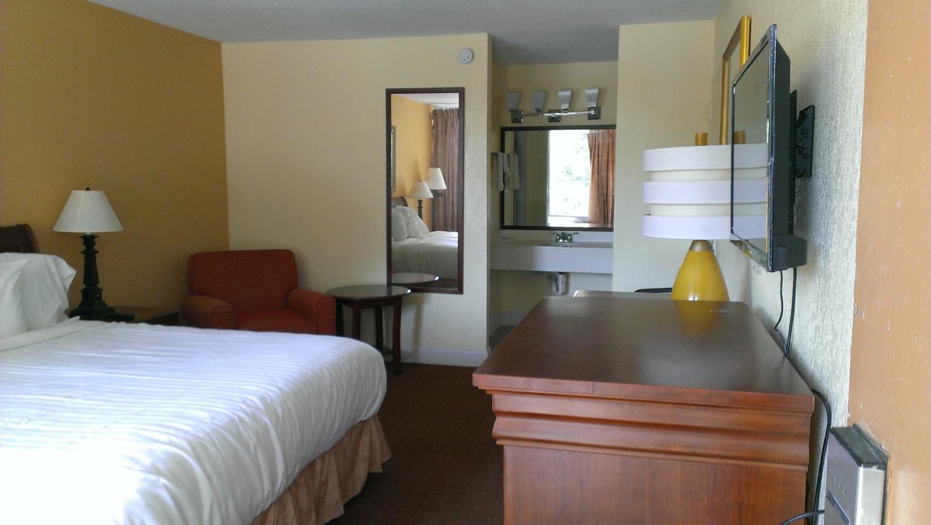Deluxe King Room - Non-Smoking photo 1