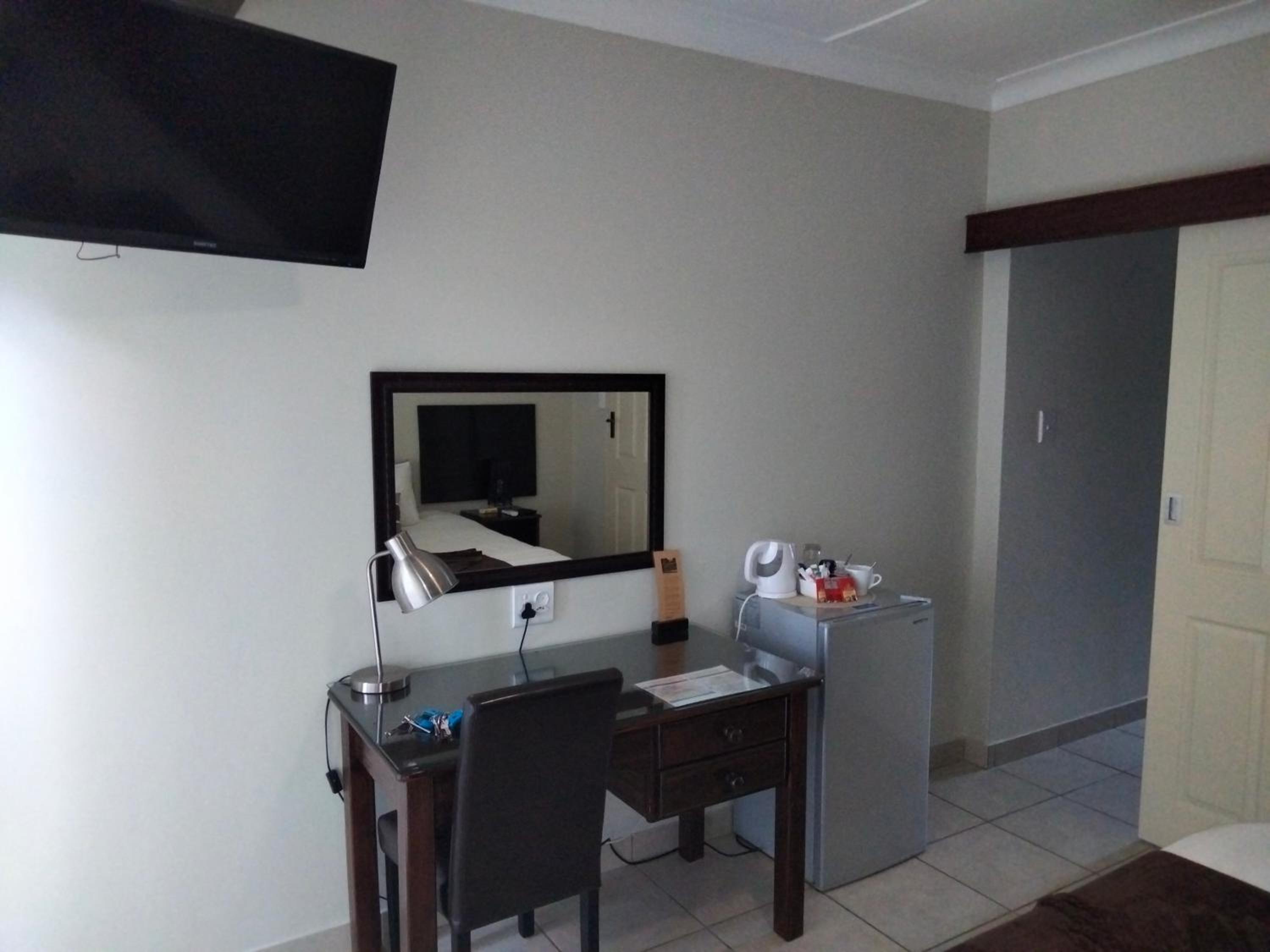 Double or Twin Room - Photo 3