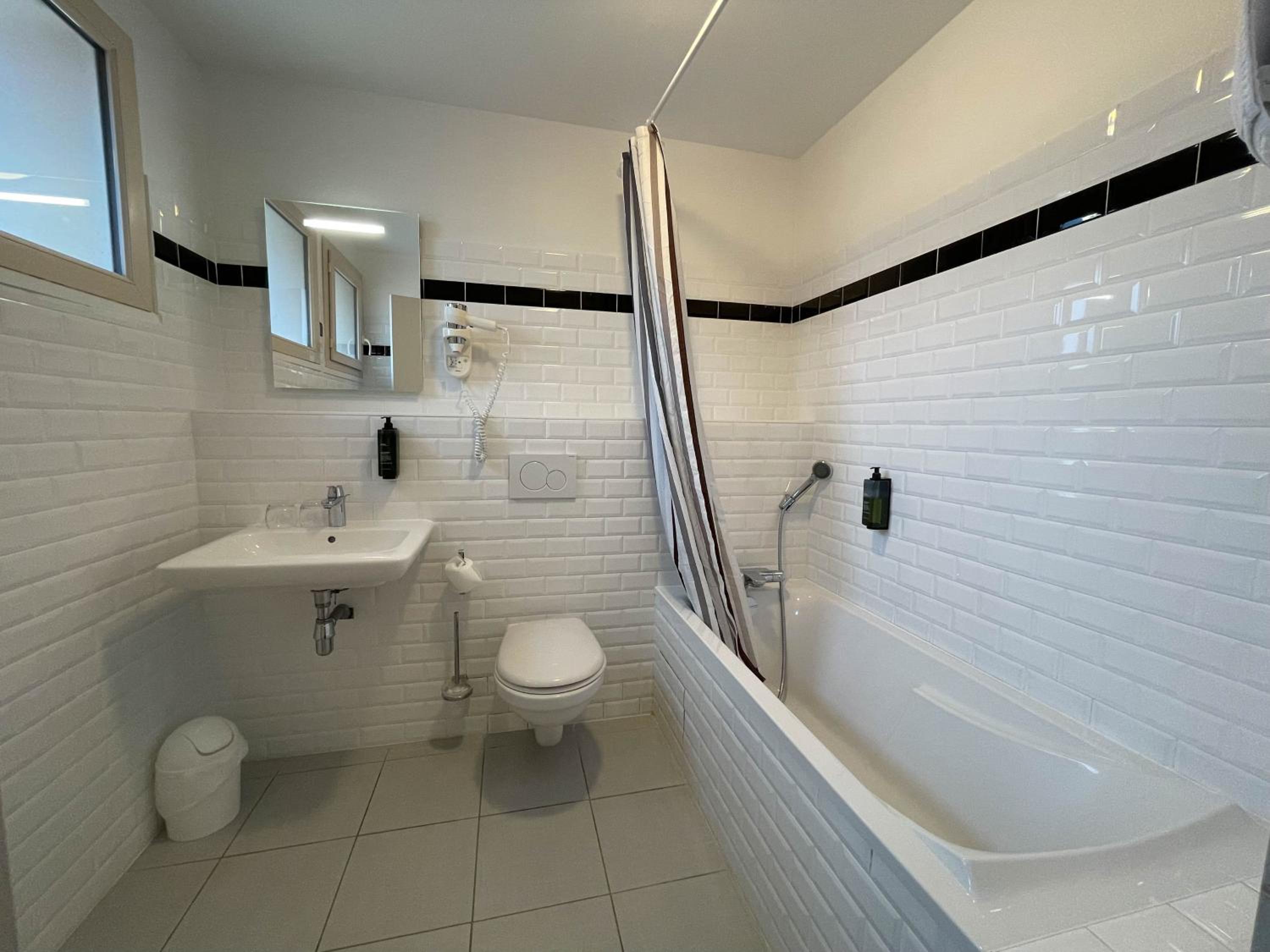 Double Room with Bath - Old City View - Photo 6