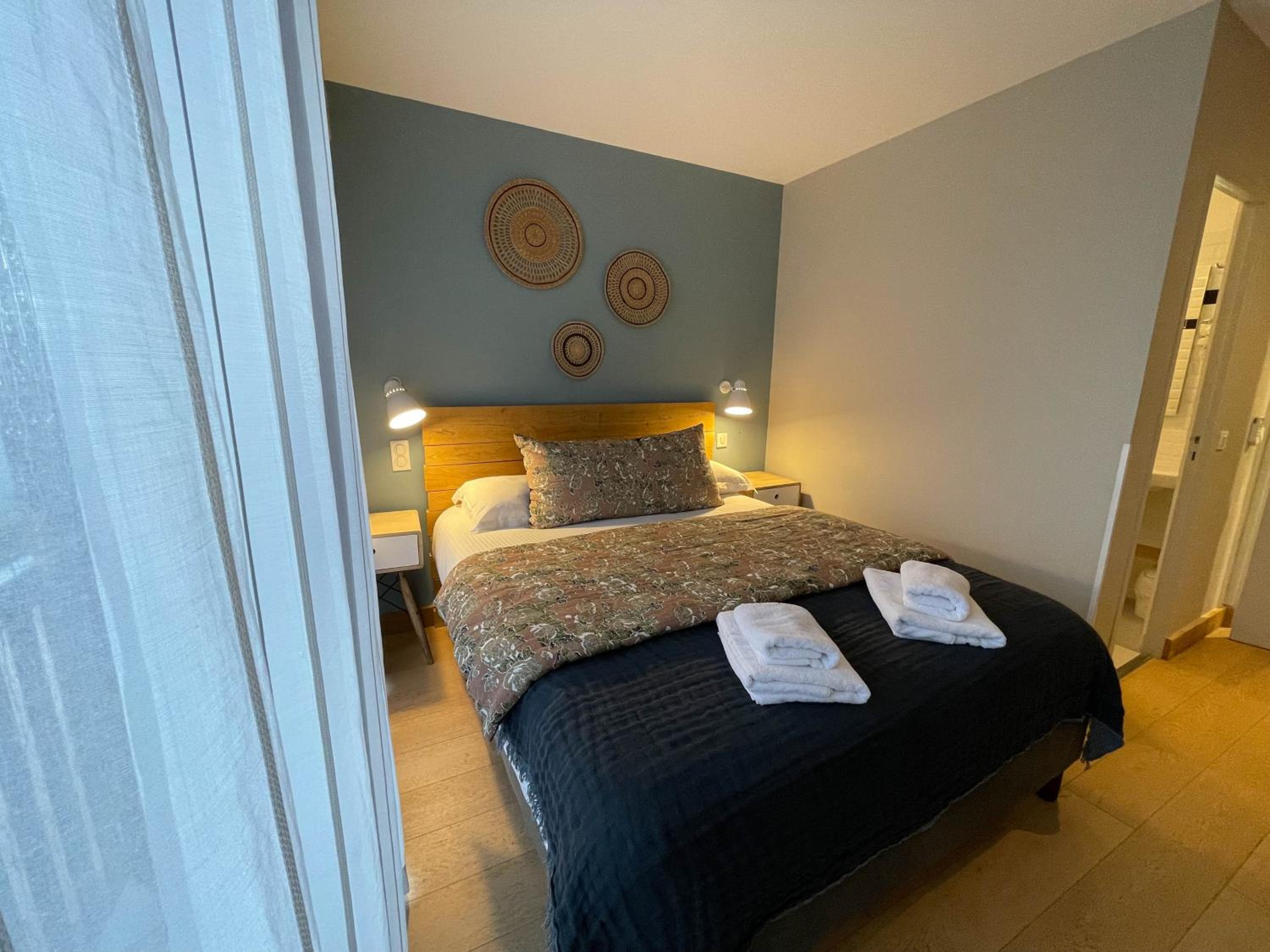 Double Room with Shower - Old City View - Photo 3