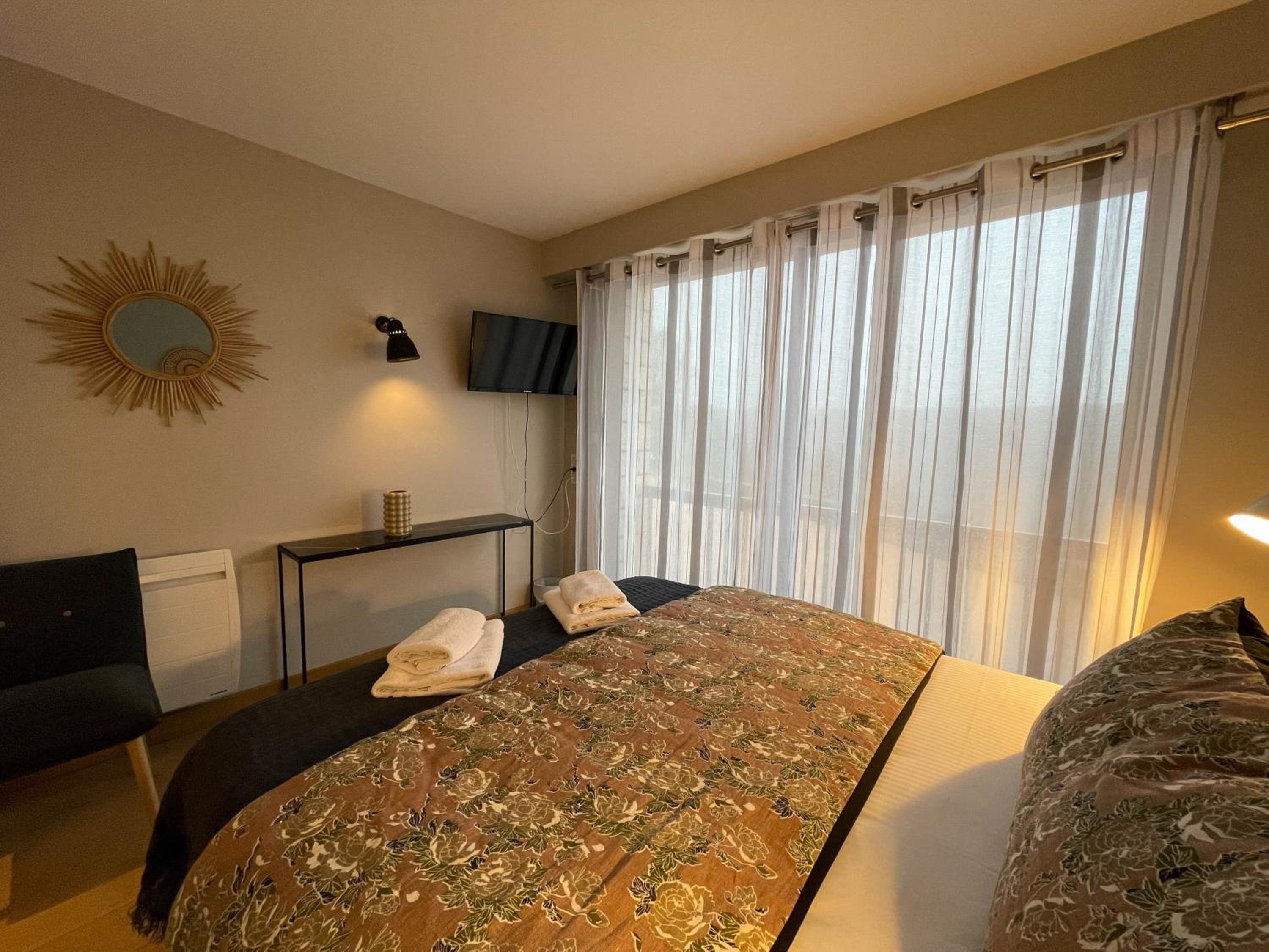 Double Room with Shower - Old City View - Photo 5