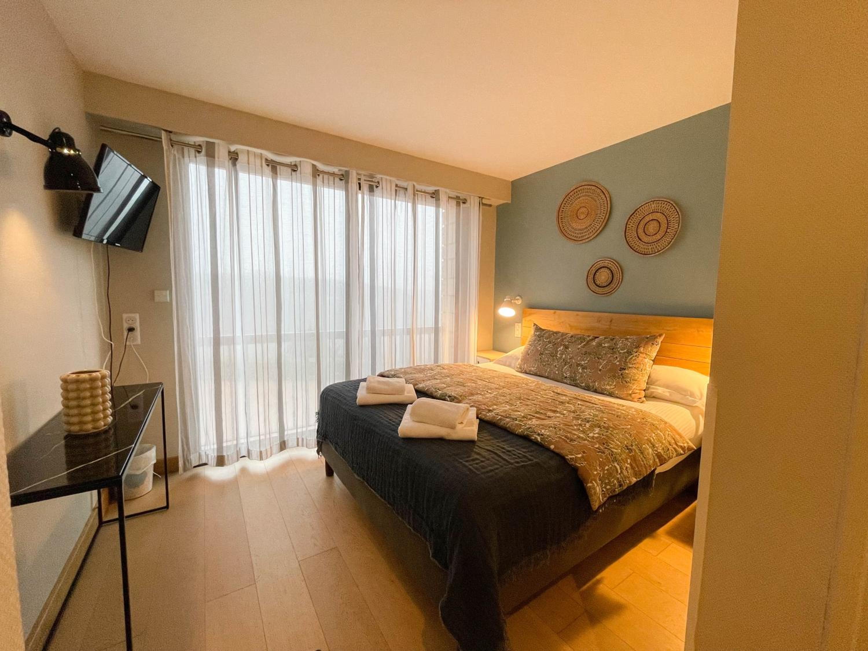 Double Room with Shower - Old City View - Photo 4
