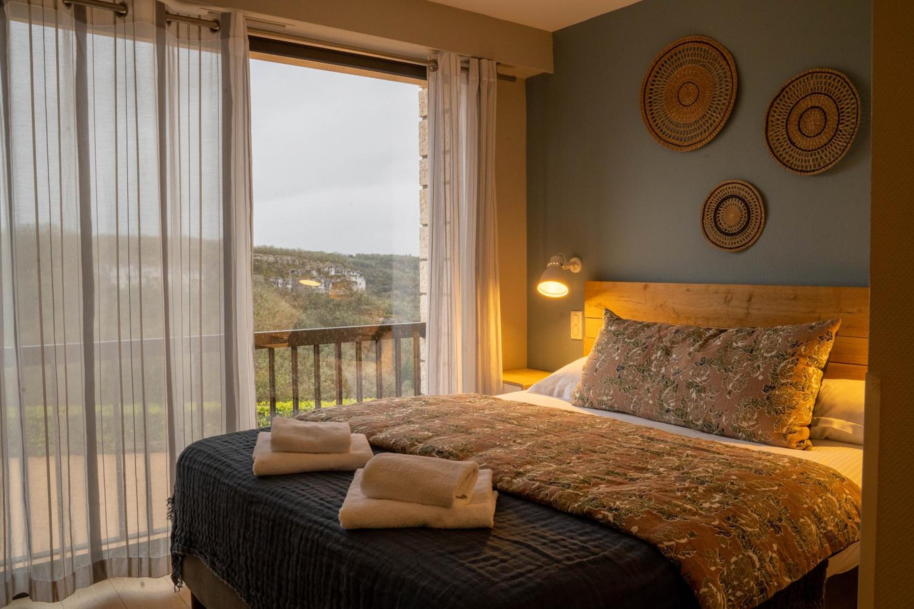 Double Room with Shower - Old City View - Photo 6