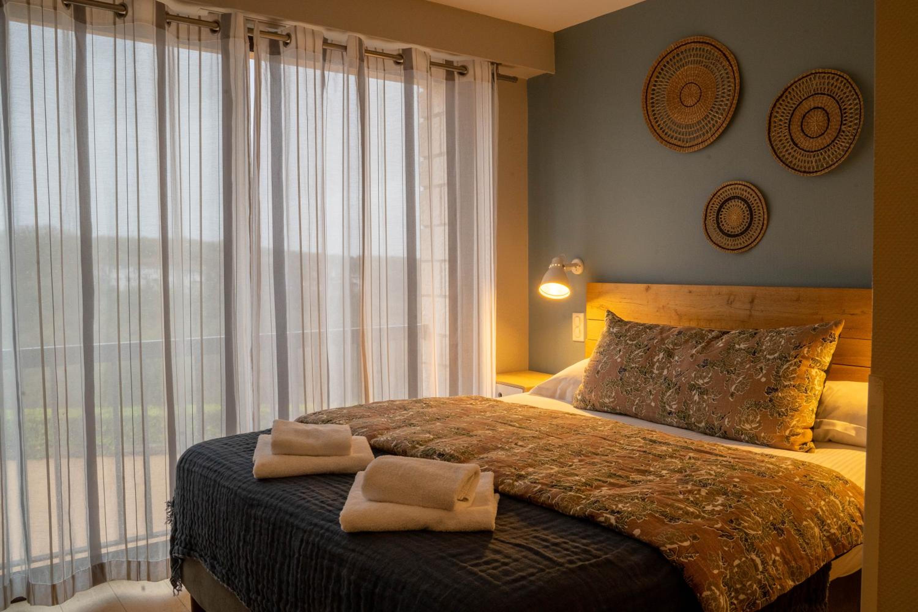 Double Room with Bath - Old City View - Photo 3