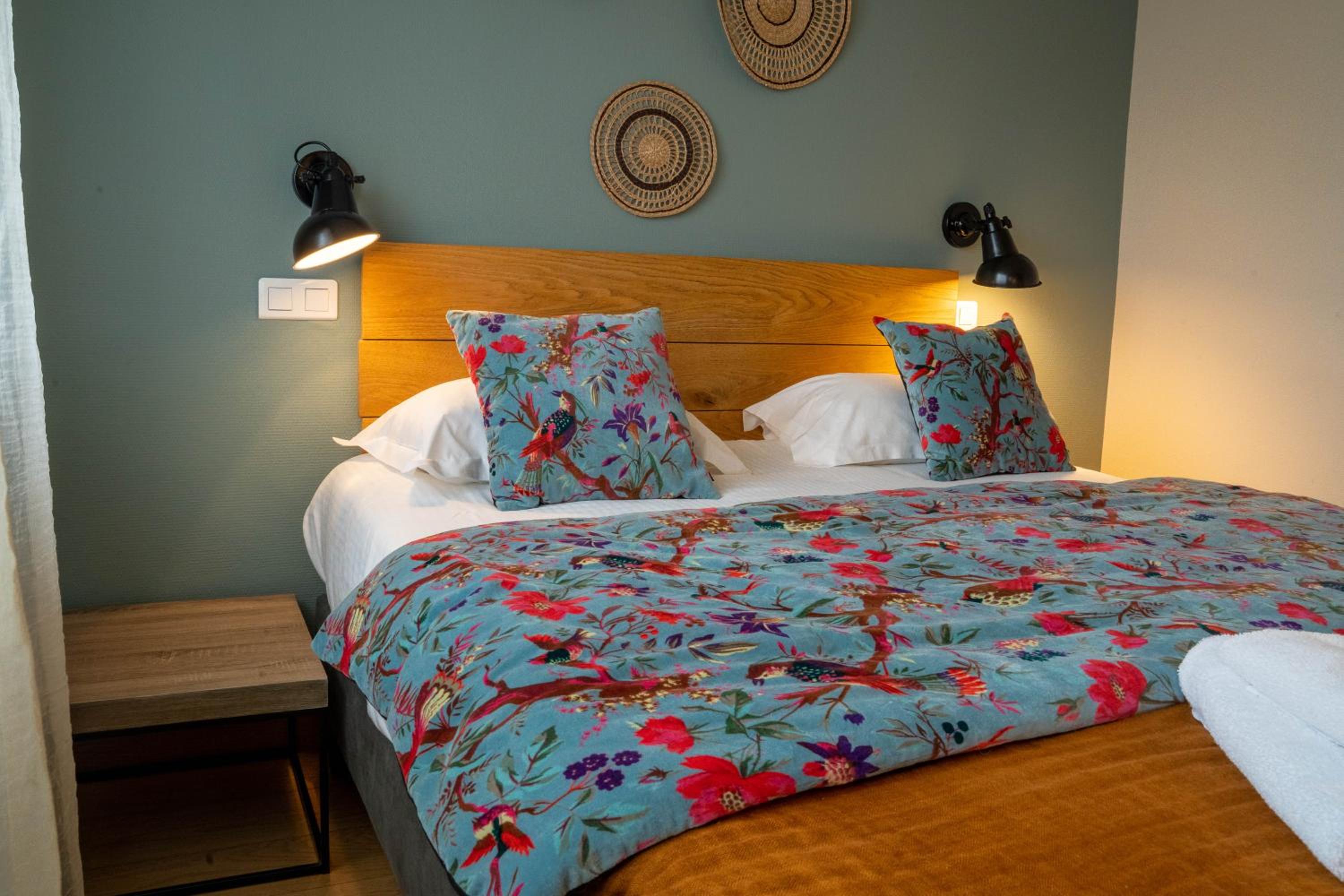 Double Room with Shower - Old City View - Photo 7