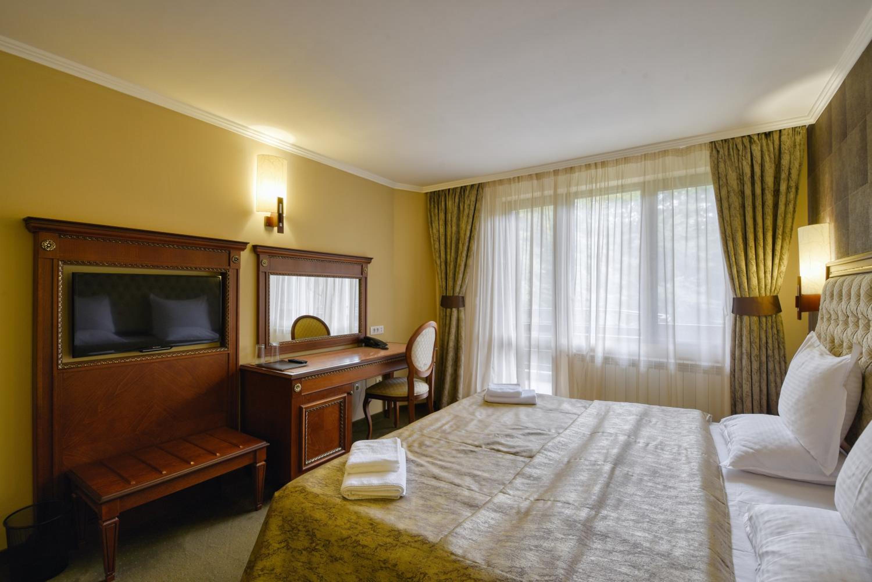 Two-Bedroom Suite with Balcony - Photo 8