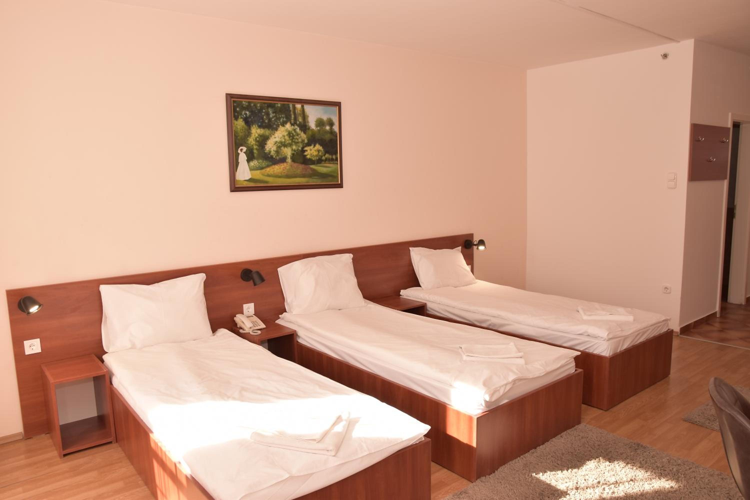 Triple Room - Photo 7