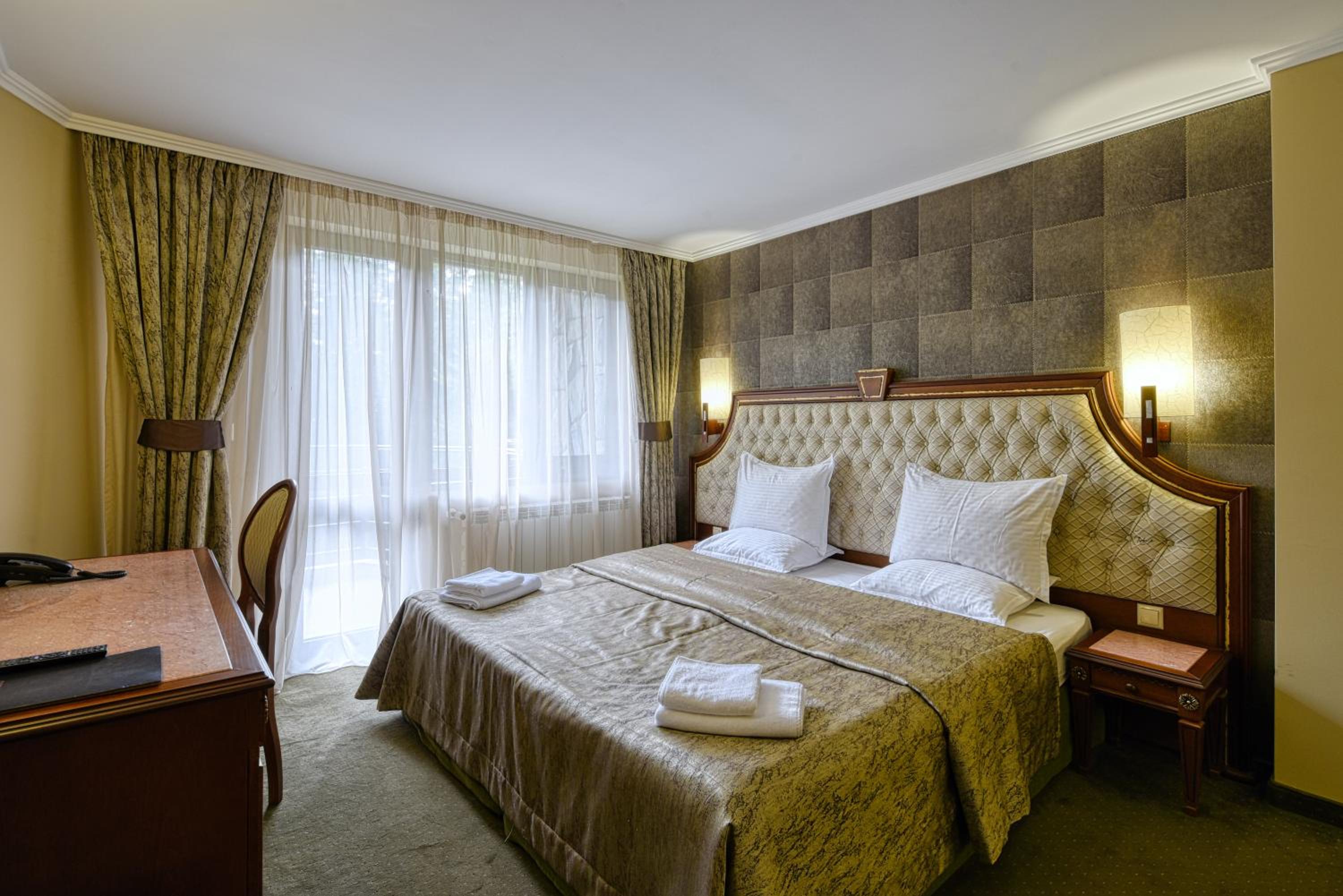 Two-Bedroom Suite with Balcony - Photo 11
